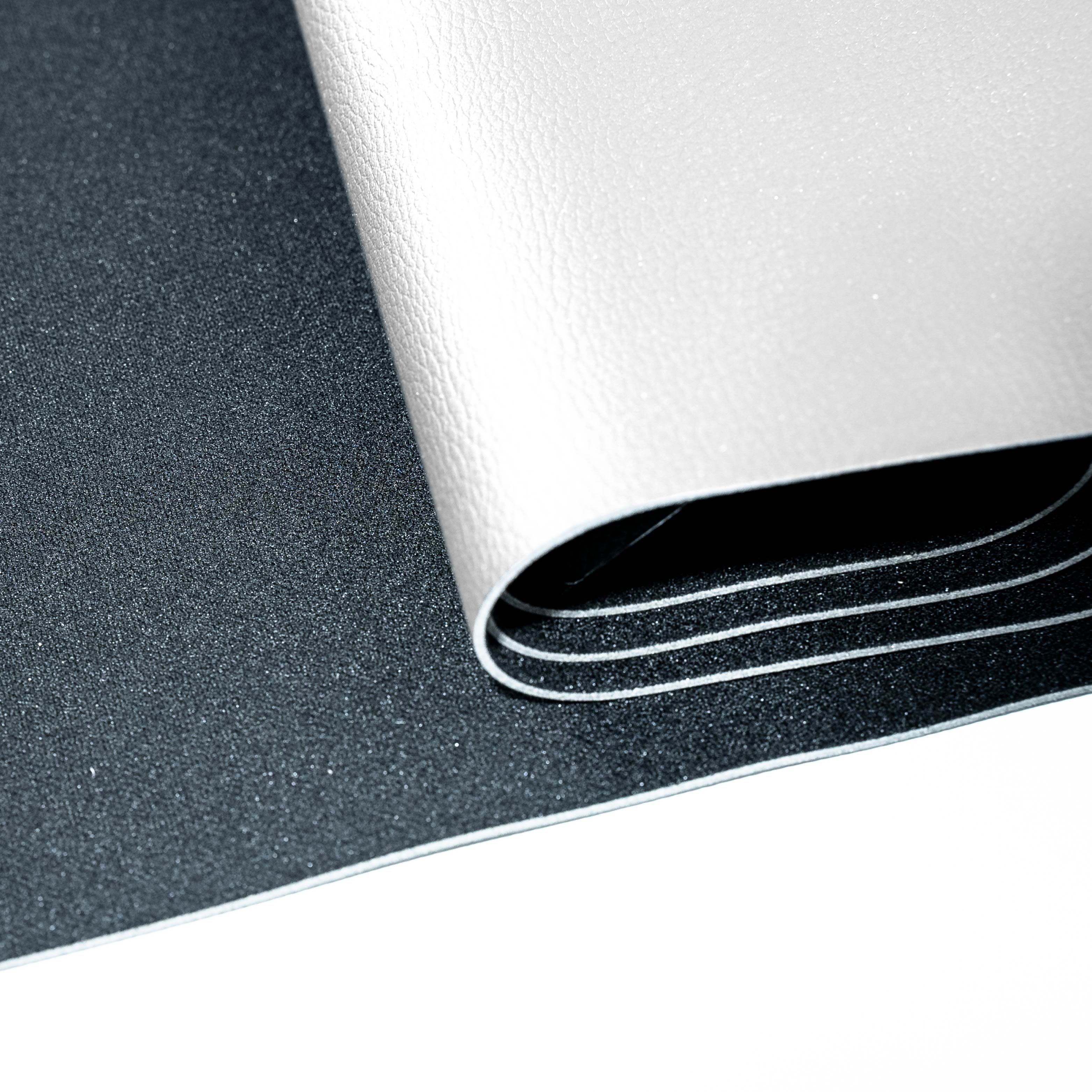 Reverso de un felpudo metálico blanco DIY