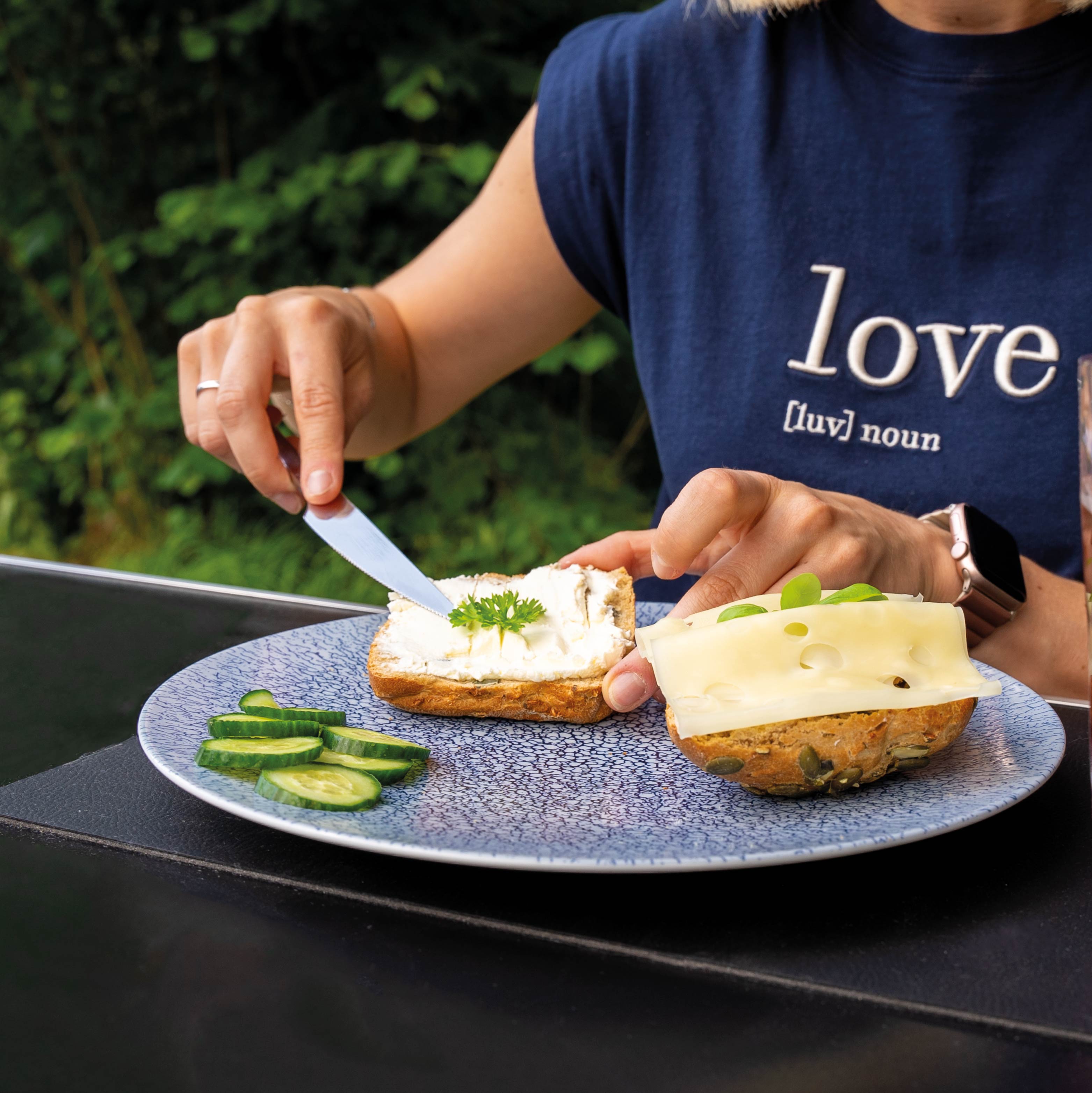 Magnet-Teller wird durch Metall-Nano-Gel-Matte fixiert