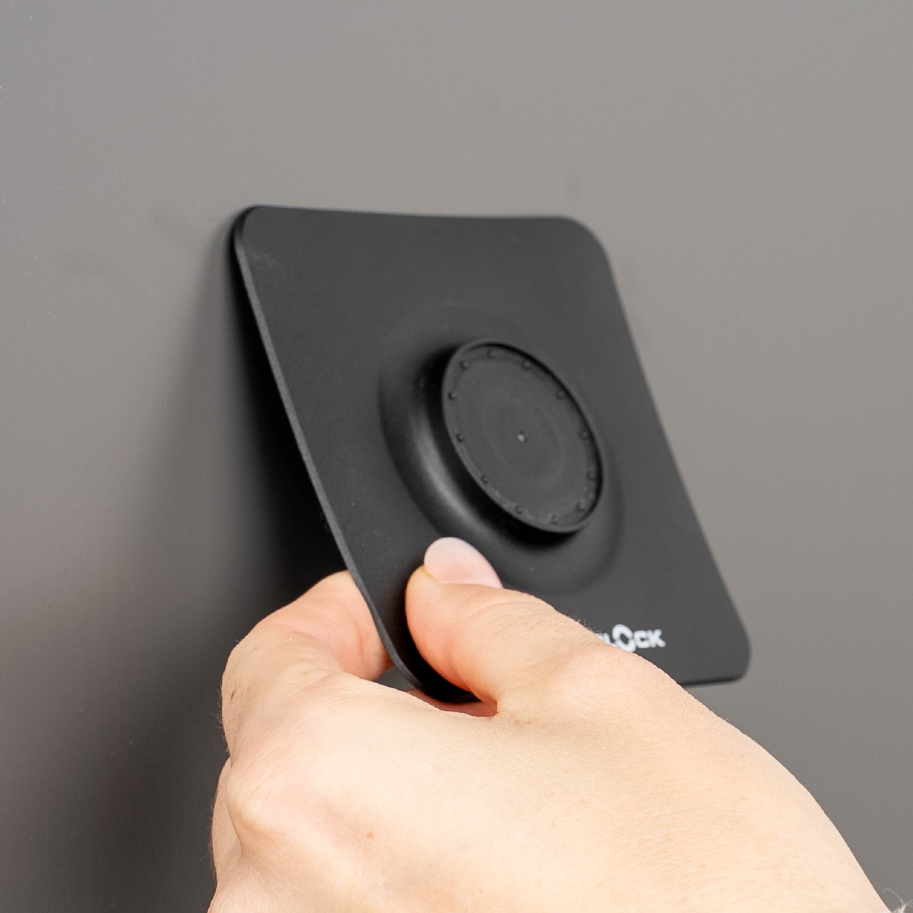 VACUUM x silwy® sticky base