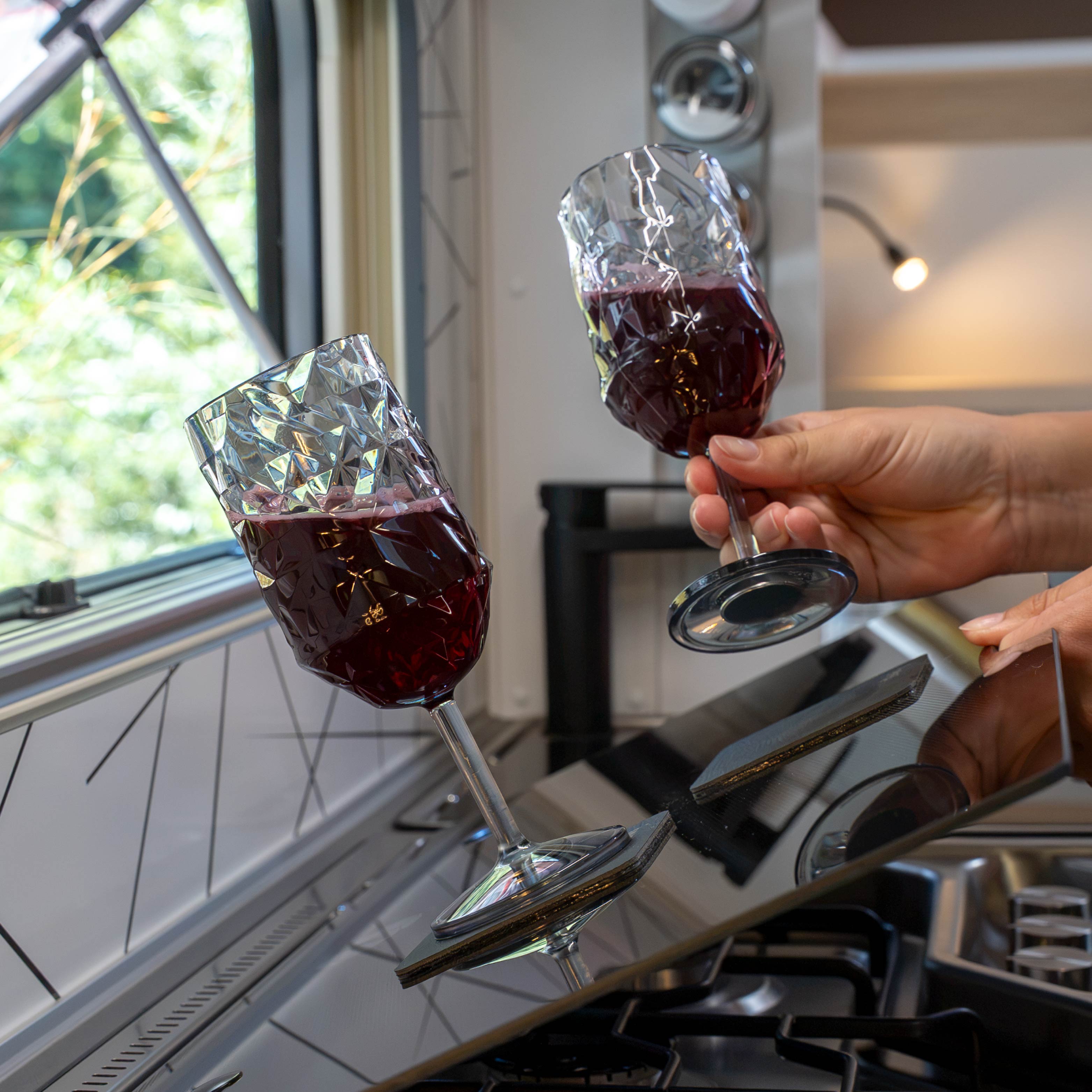 Magnetic Plastic Glasses WINE GREY PRISMA