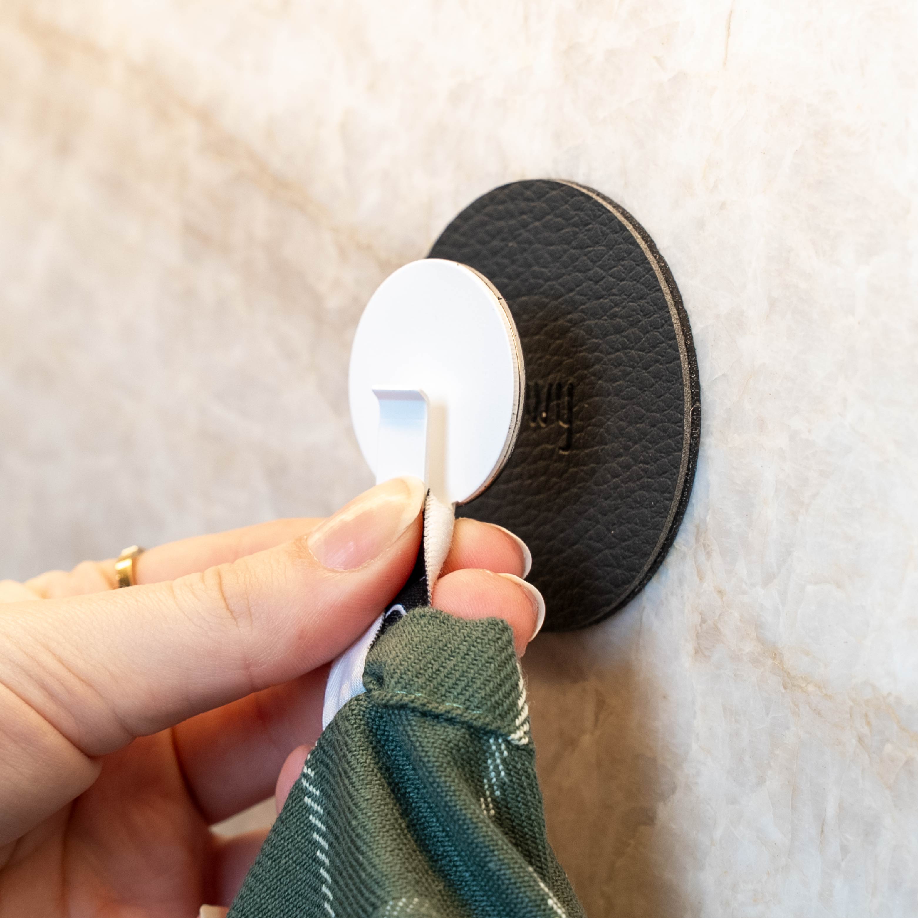 Crochet magnétique CLEVER BLANC avec Pad NOIR