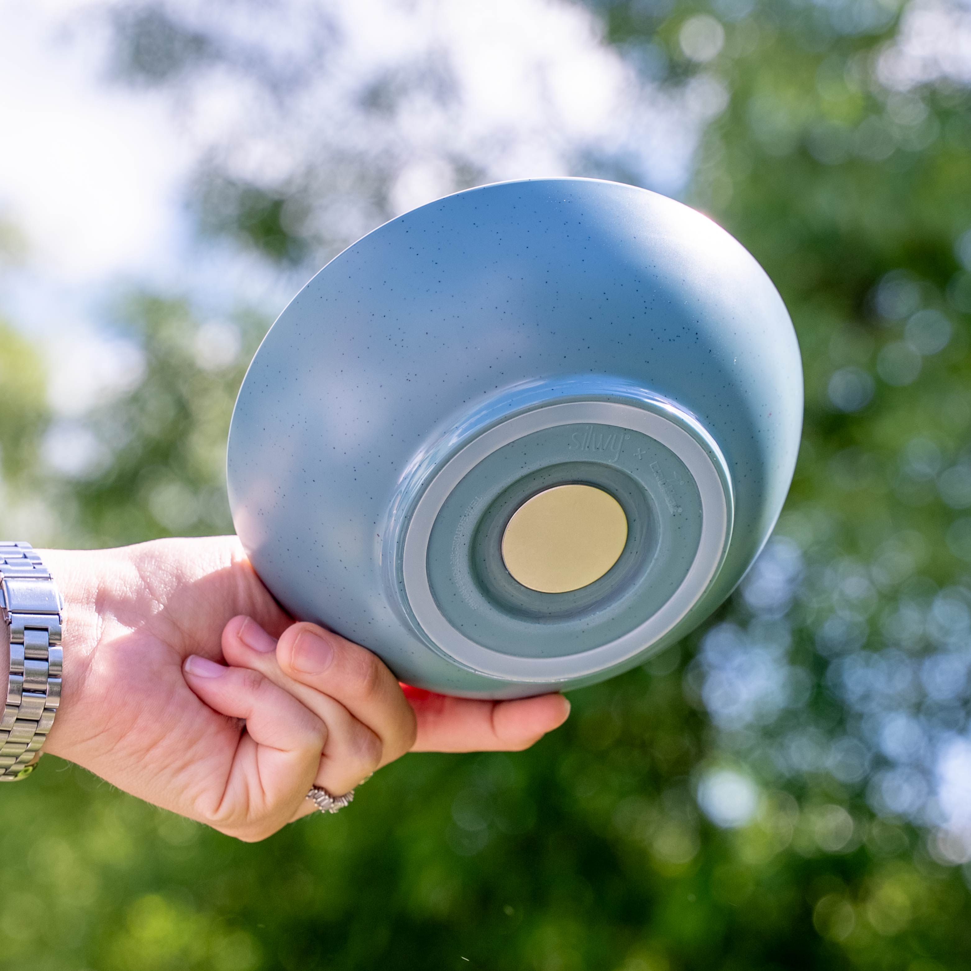 Magnetic plastic bowl blue from below