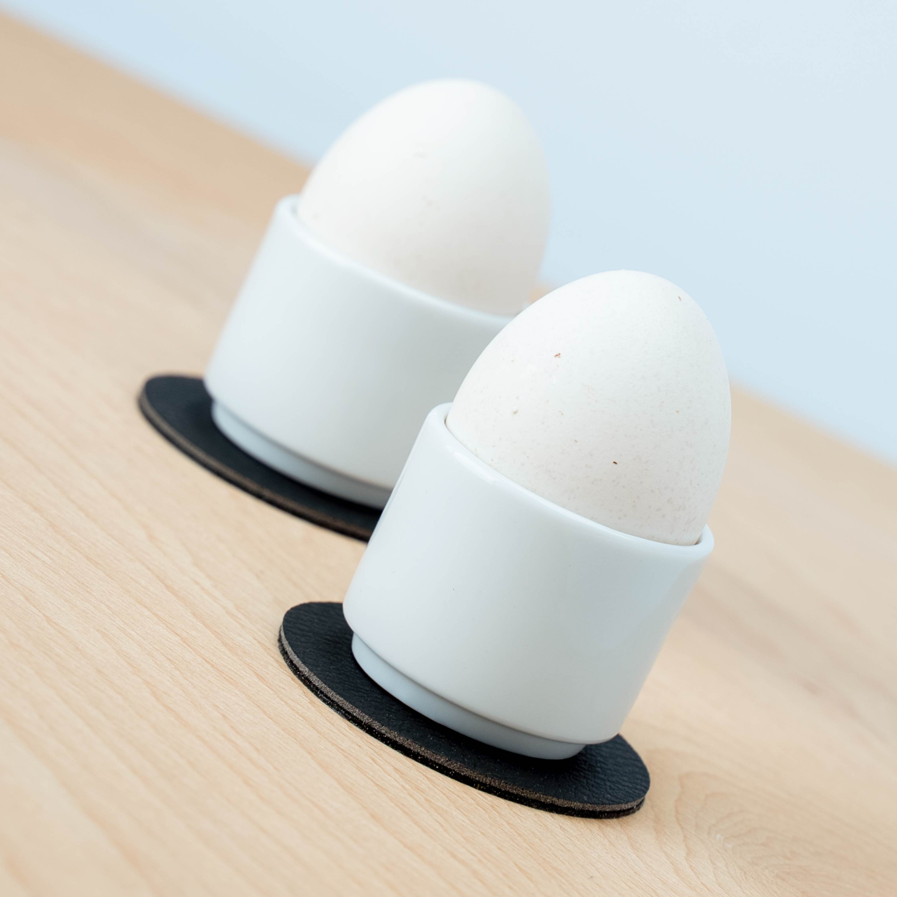 Magnetic egg cups on pad