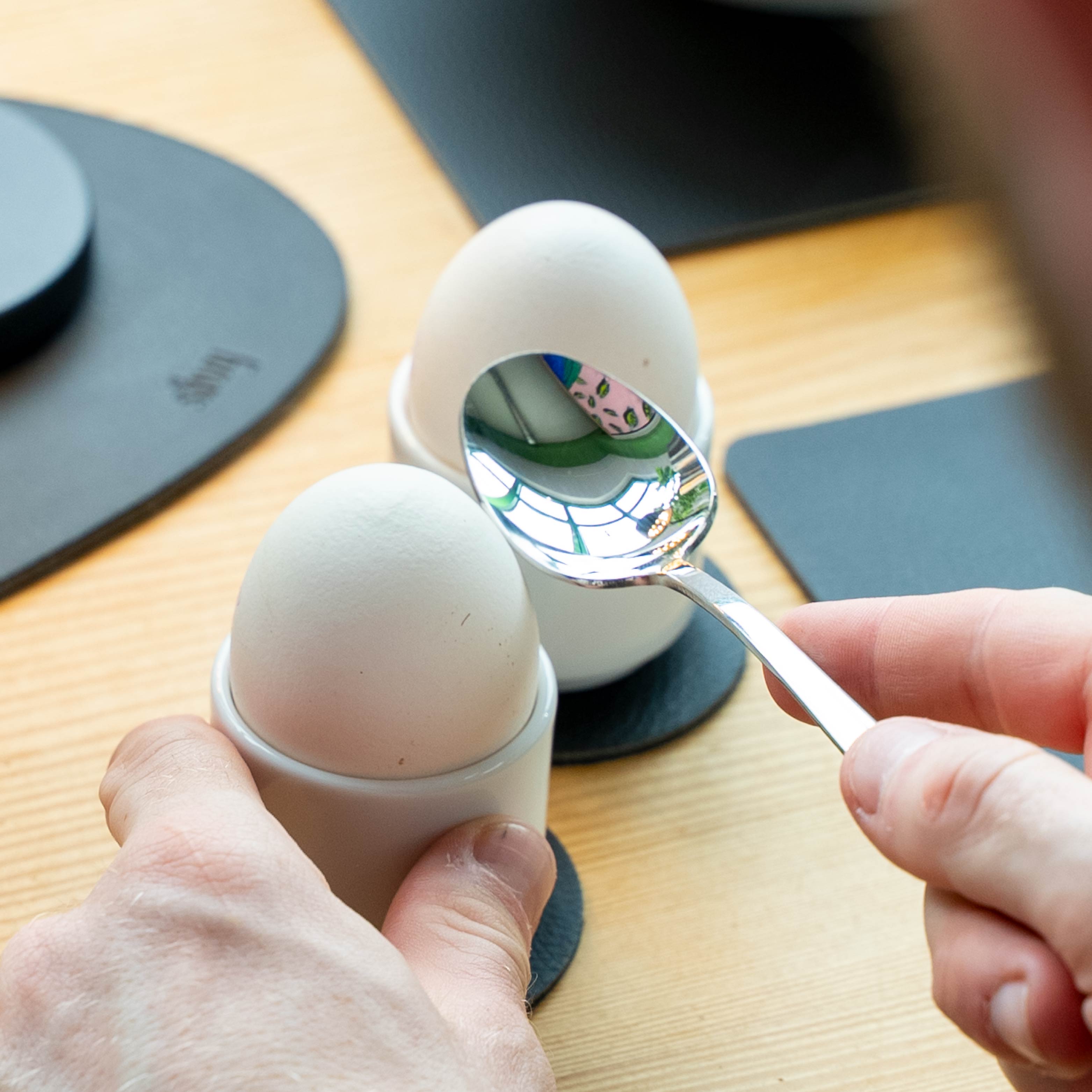 Magnetic egg cups on pads