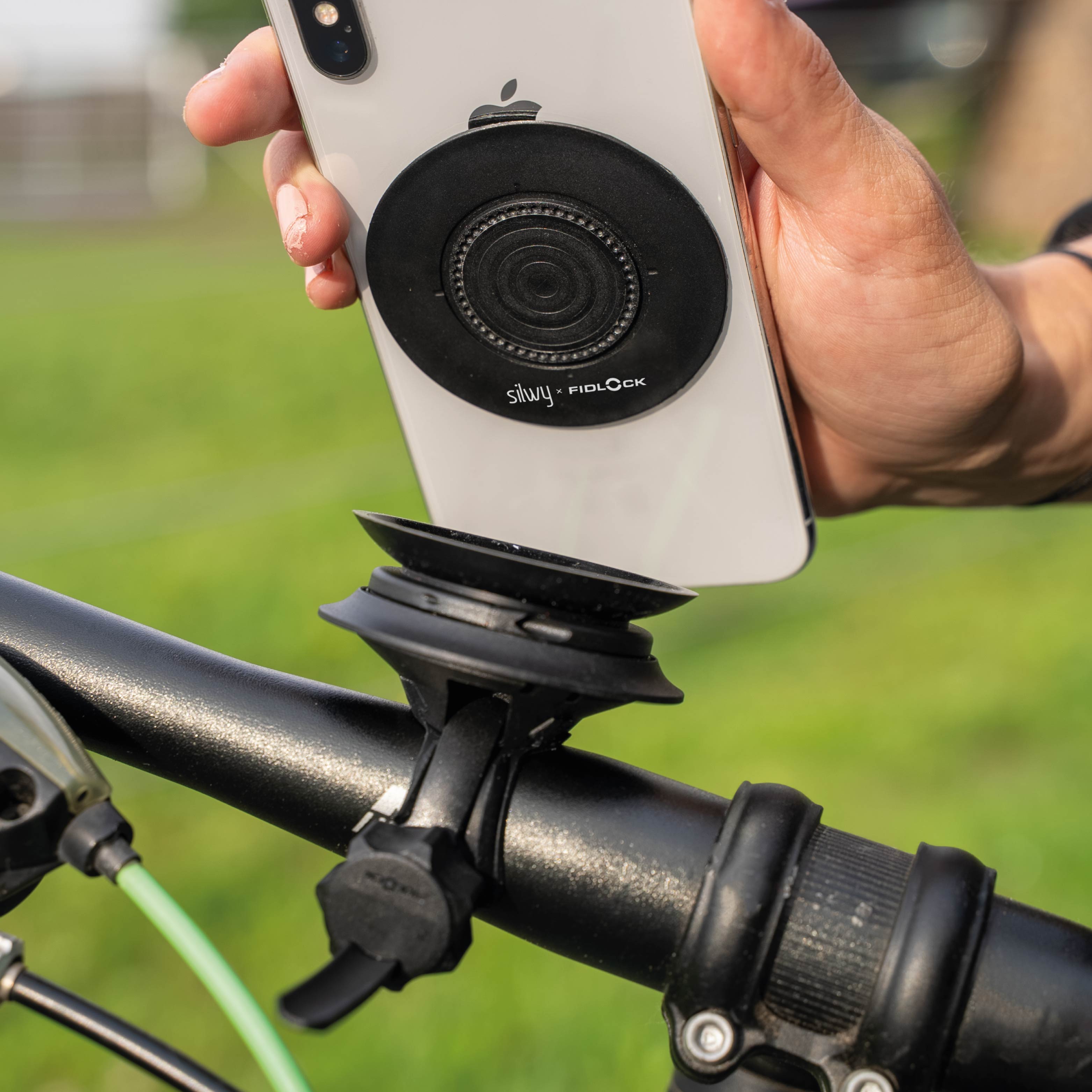 Magnetic VACUUM cell phone holder UNIVERSAL for bicycles incl. magnetic VACUUM patch
