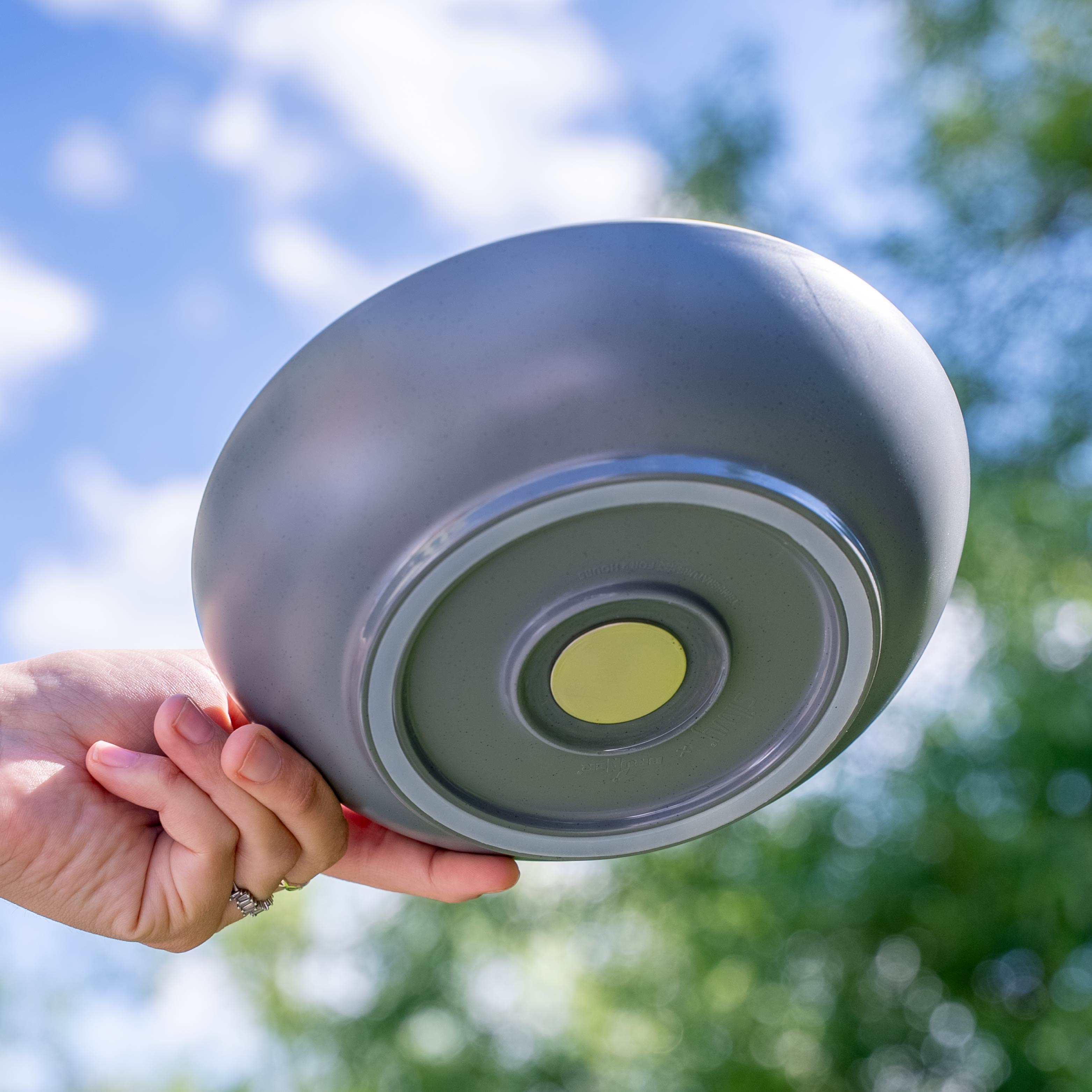 Magnetic plastic foodbowl grey from below