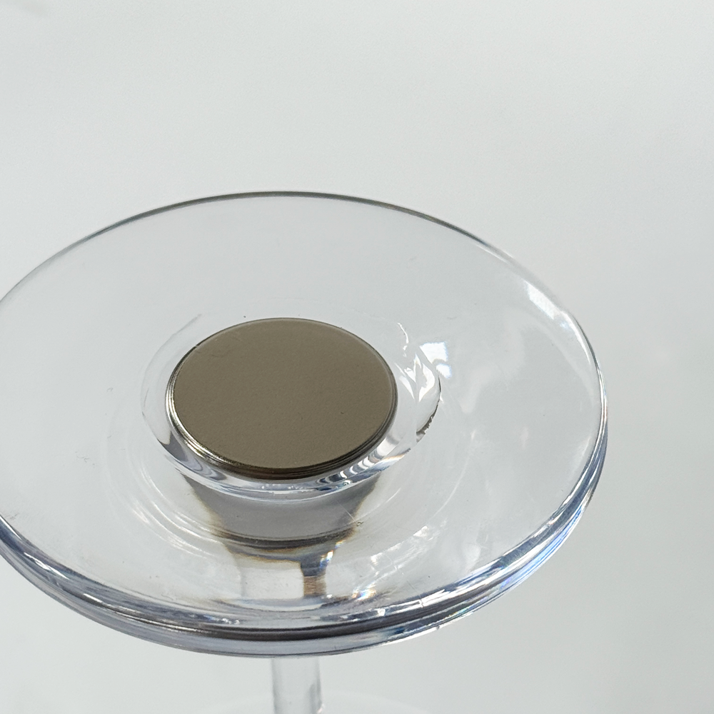 Second choice: Magnetic plastic glasses wine classic