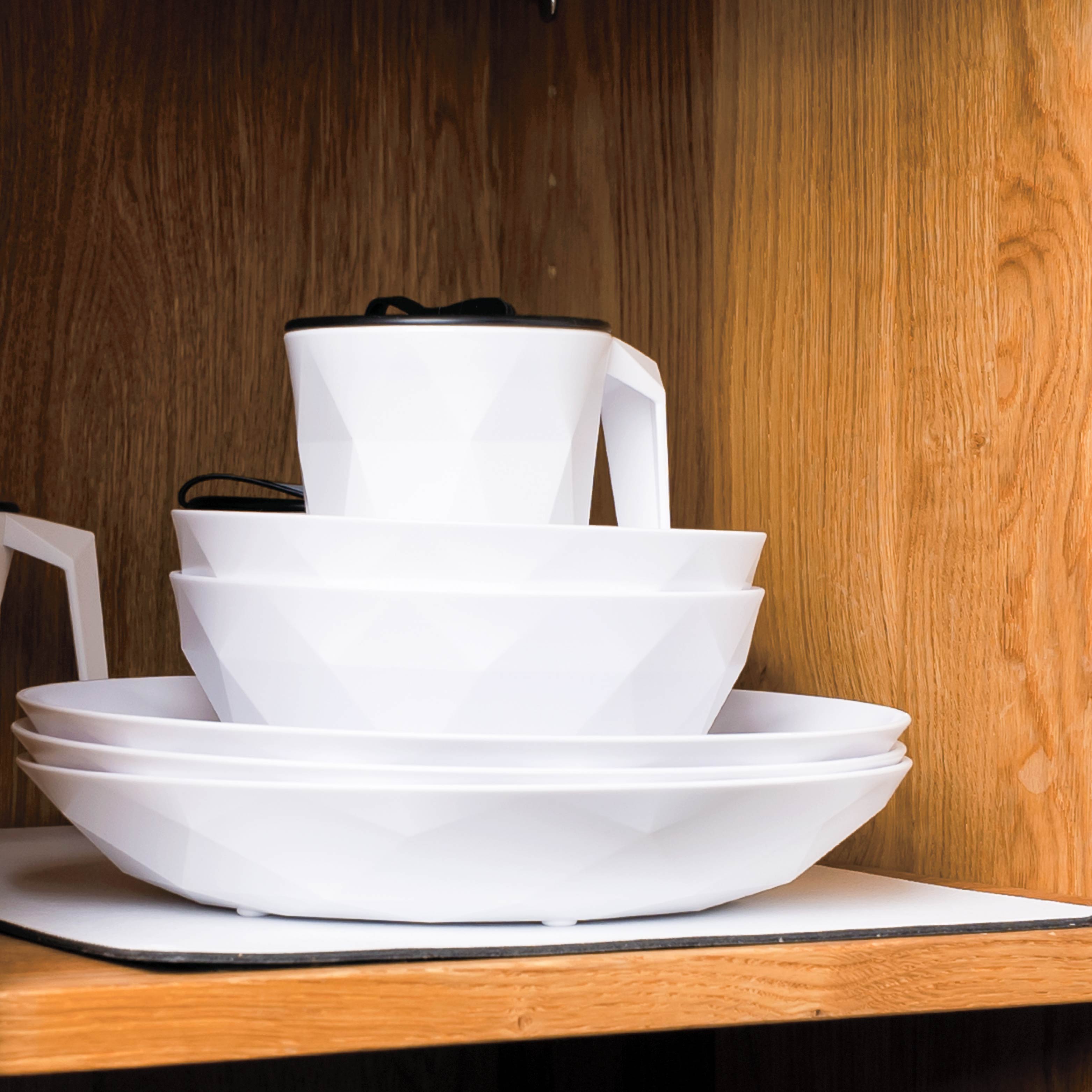 Space-saving stacked plastic collection in a storage compartment