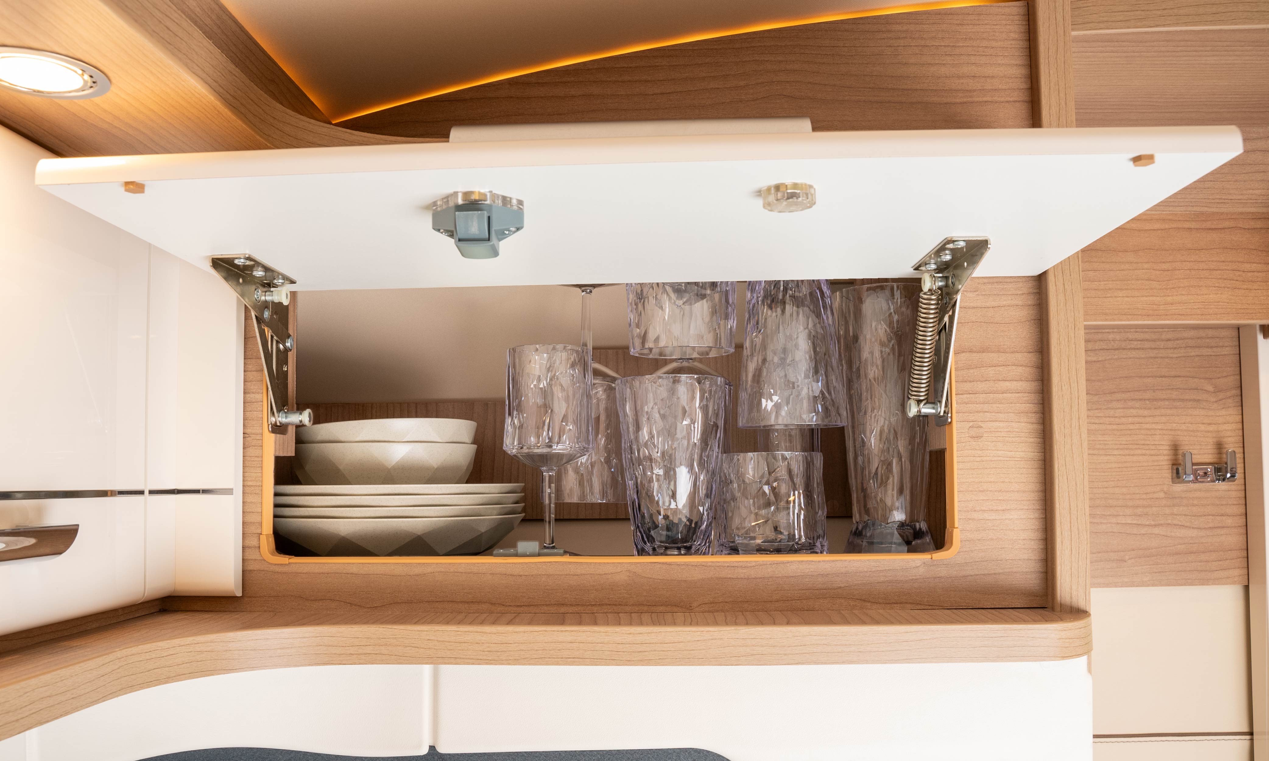Cabinet equipped with plastic collection - 100% space utilization