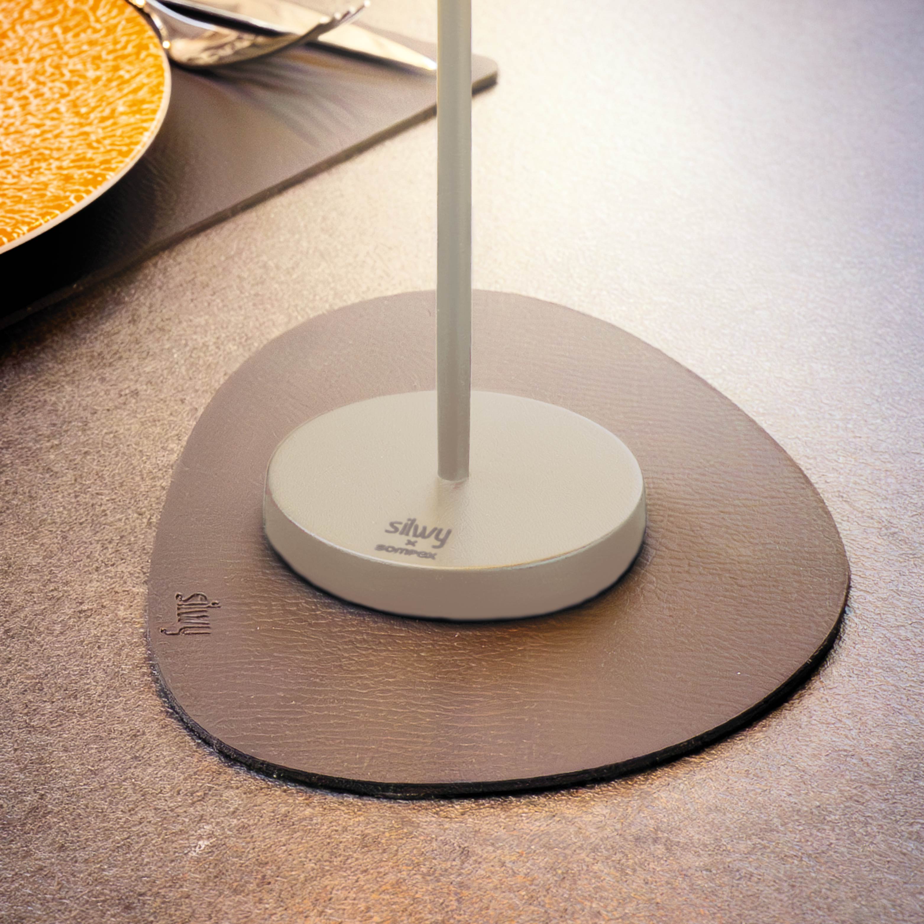 Magnetic lamp Monaco sand on accompanying placemat