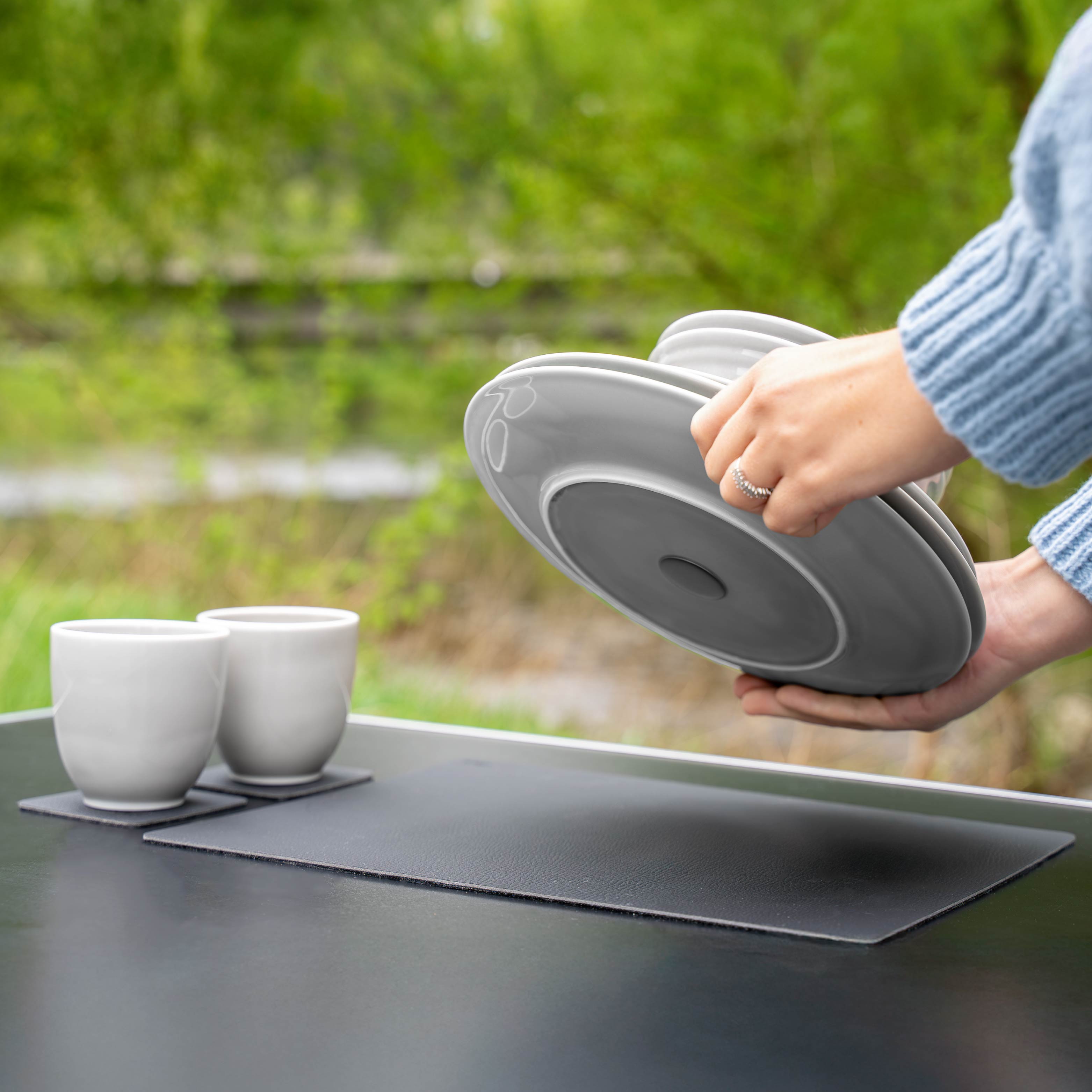 Magnetic porcelain set ash crockery rack