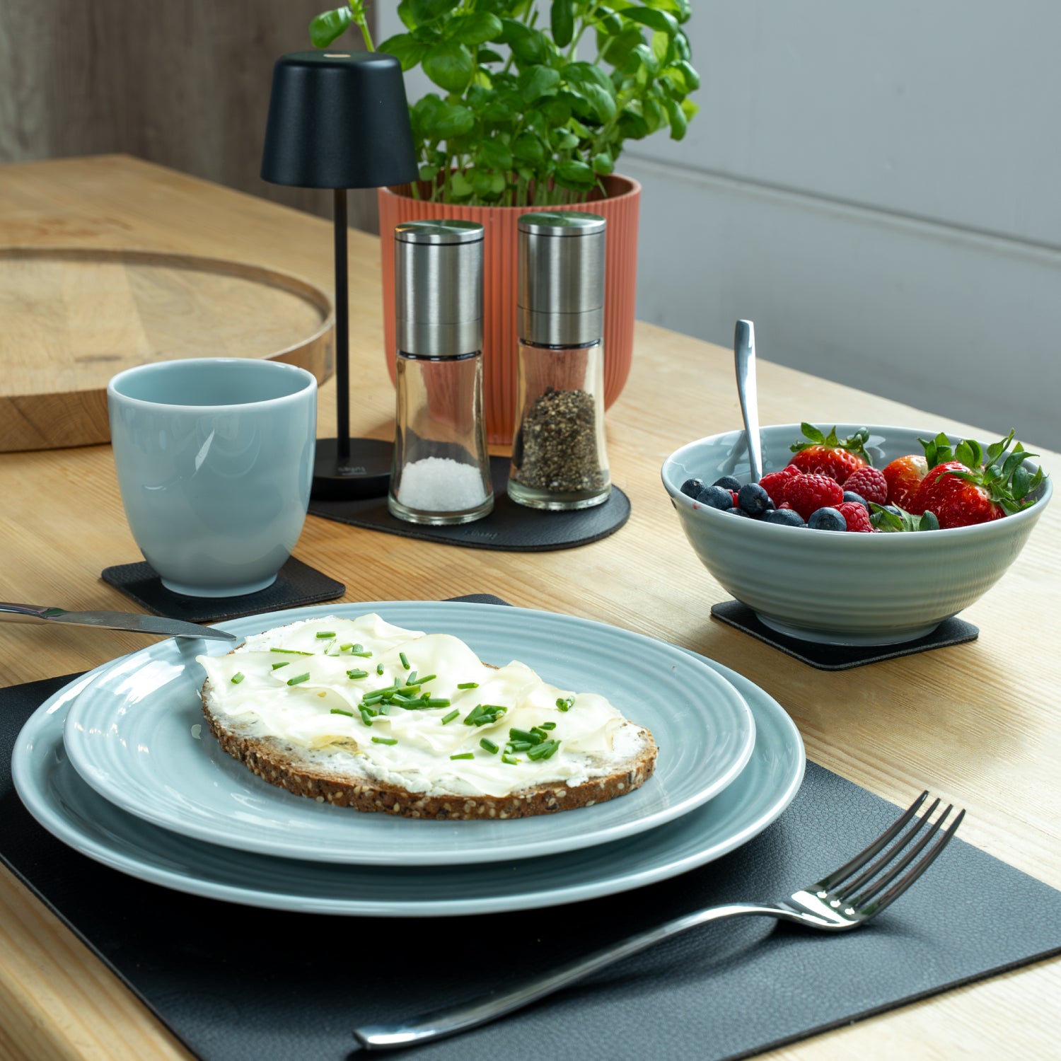Magnetic porcelain tableware set cyan Kitchen table