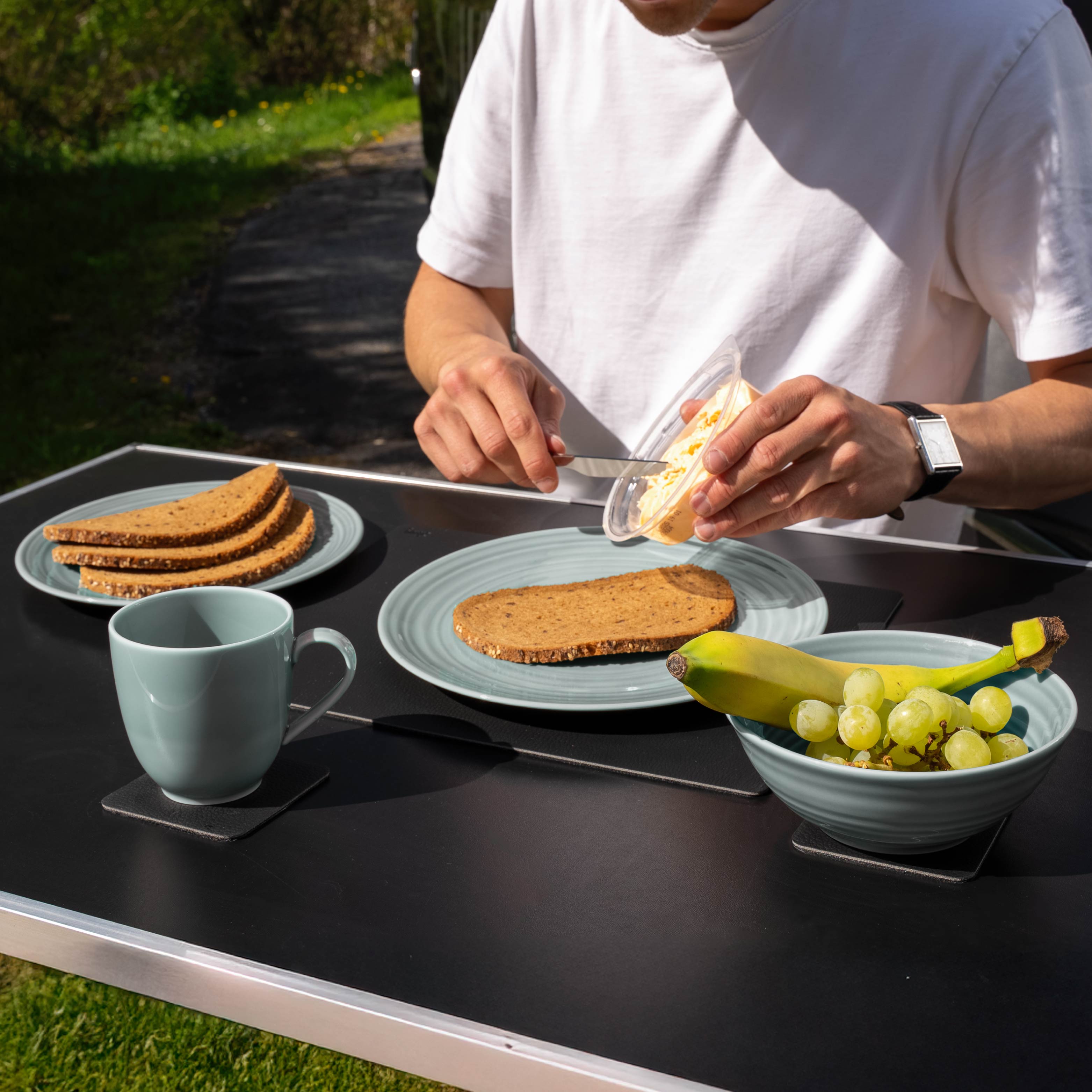 Magnetic porcelain tableware set cyan Camping table