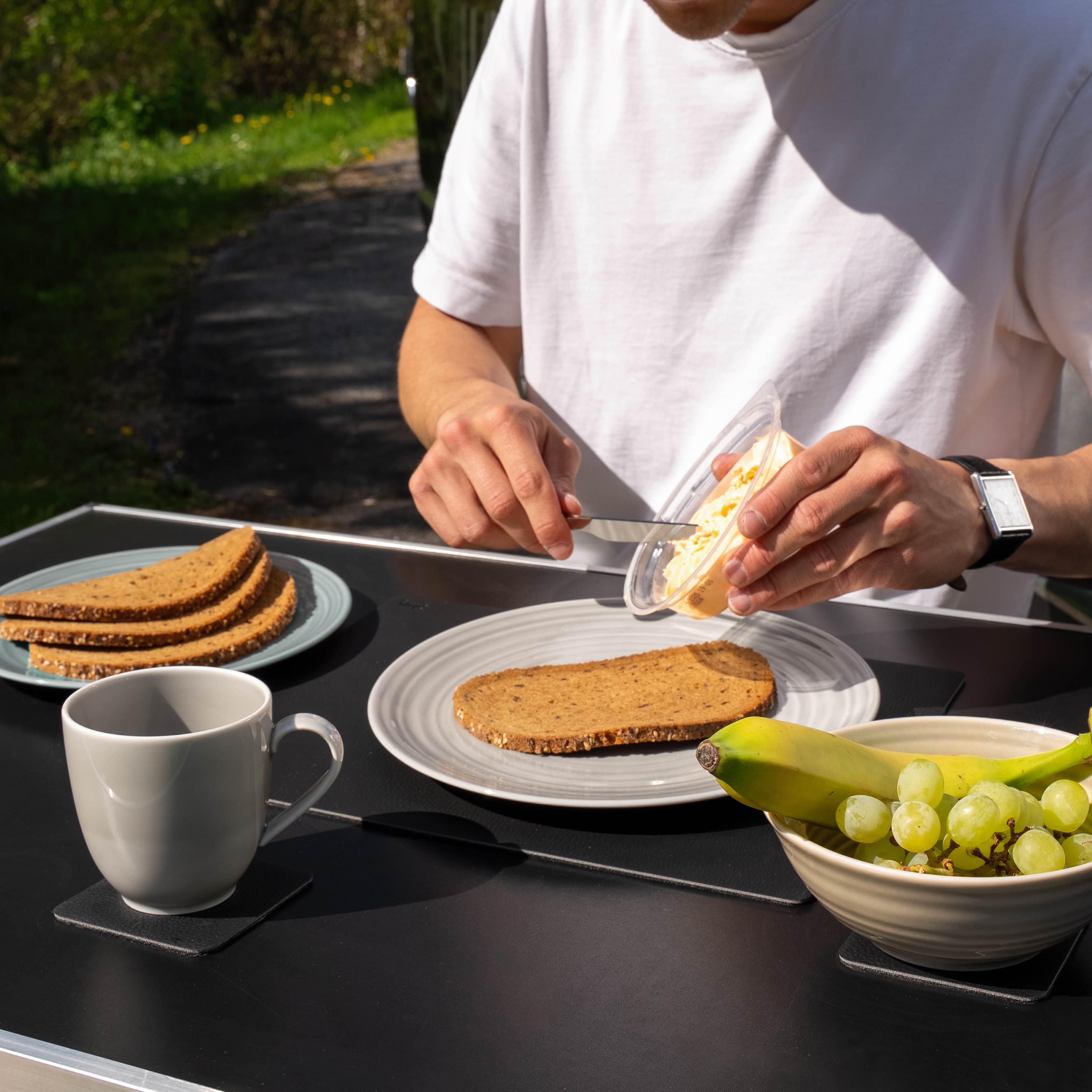 Magnetic porcelain set mix n match camping table