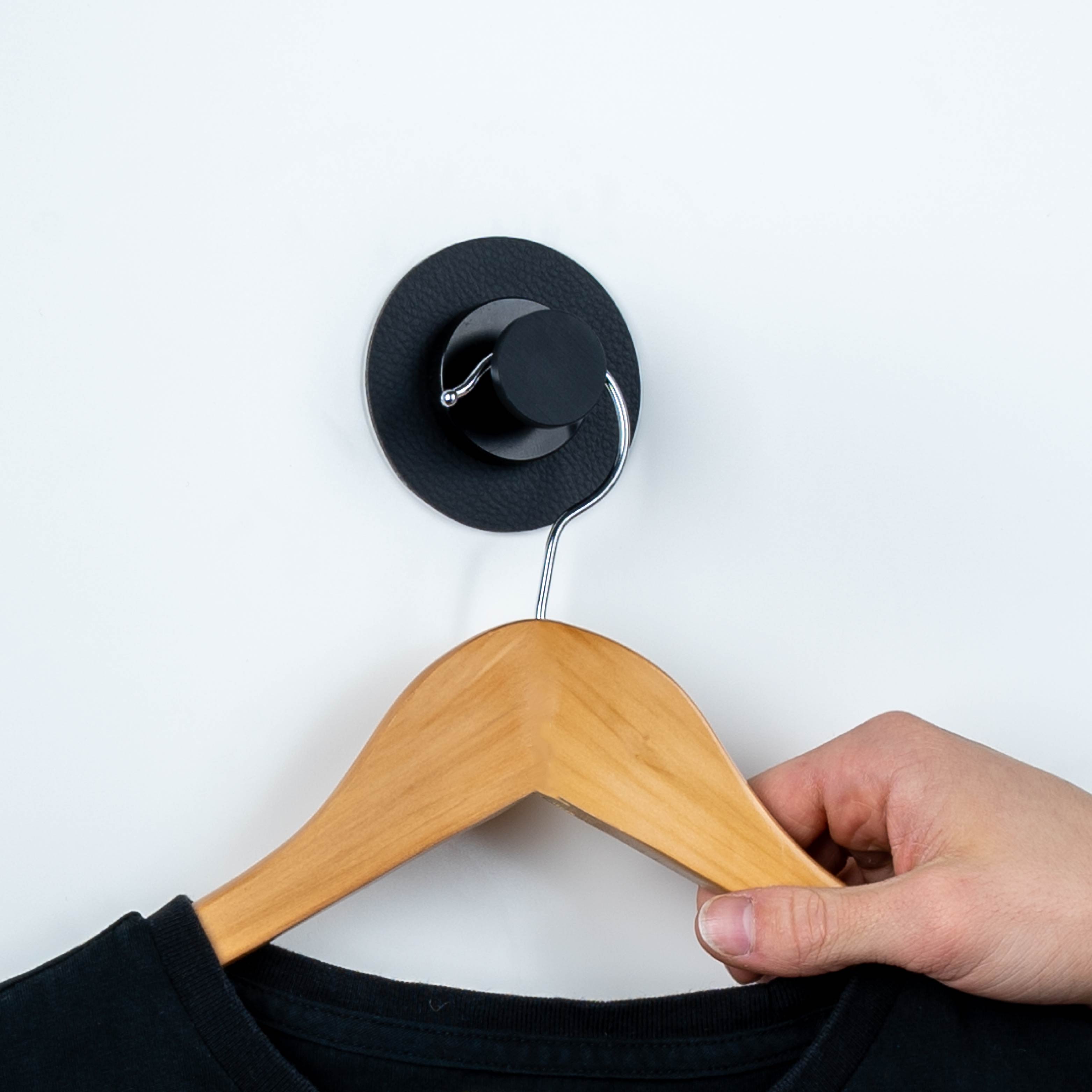 Hook Spot with pad fixes T-shirt with hanger
