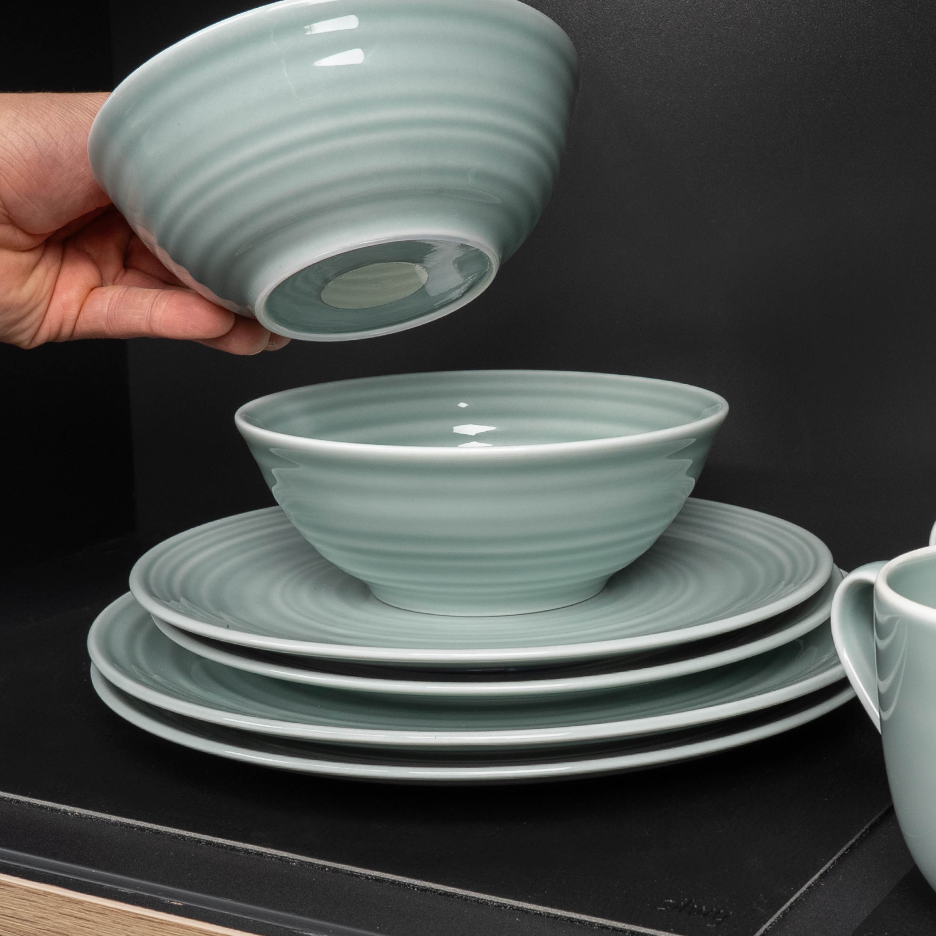 Magnetic porcelain Plates cyan stacking
