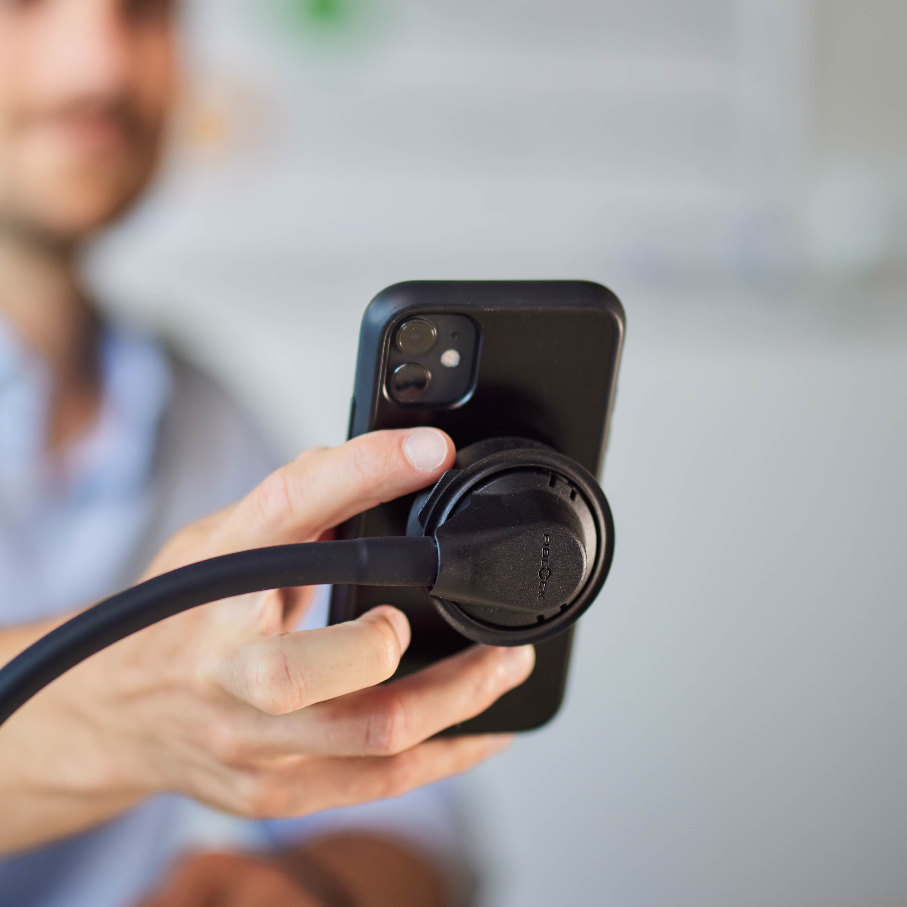 Magnetic cell phone holder FIDLOCK VACUUM desk flex