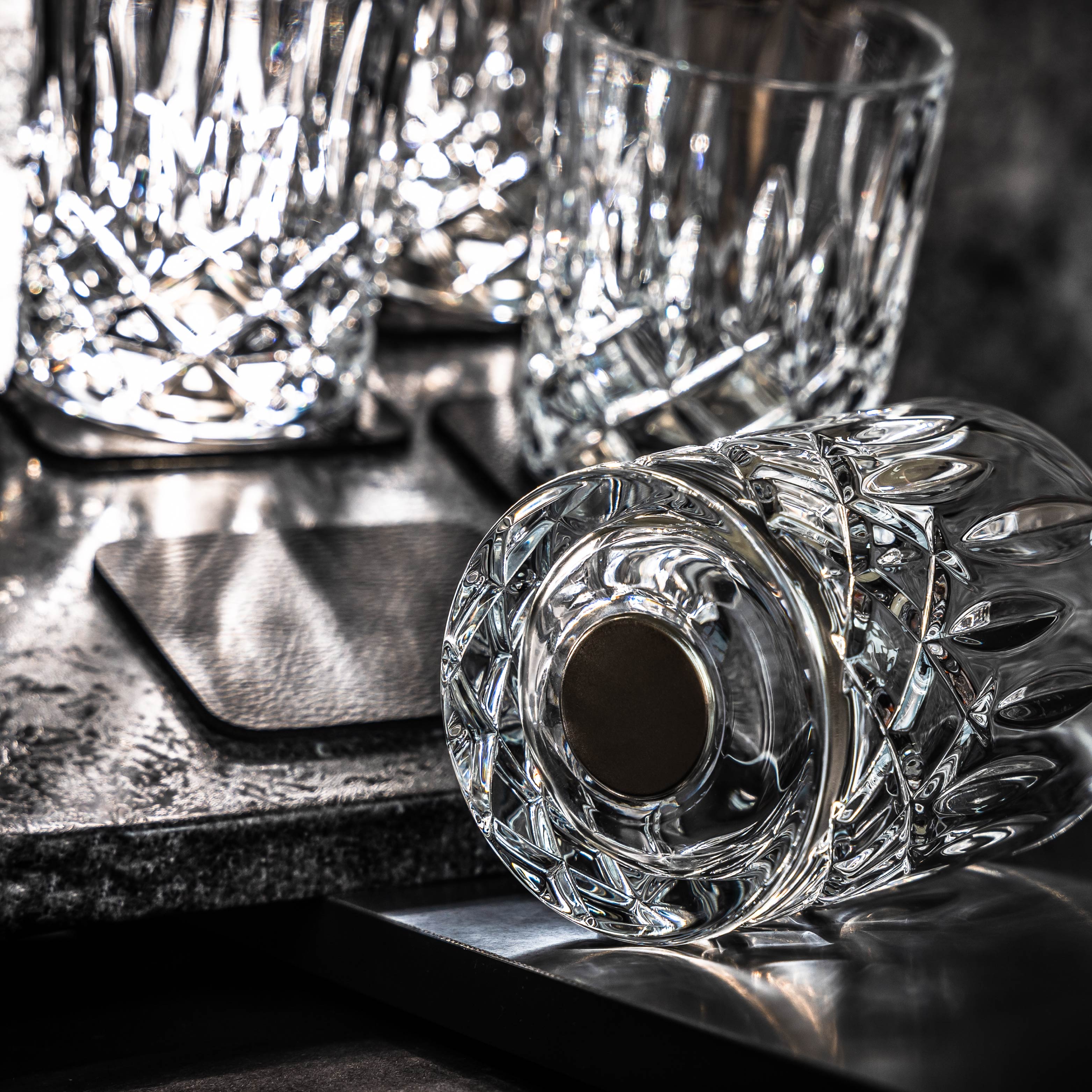 Close-up of integrated magnet in crystal glass base