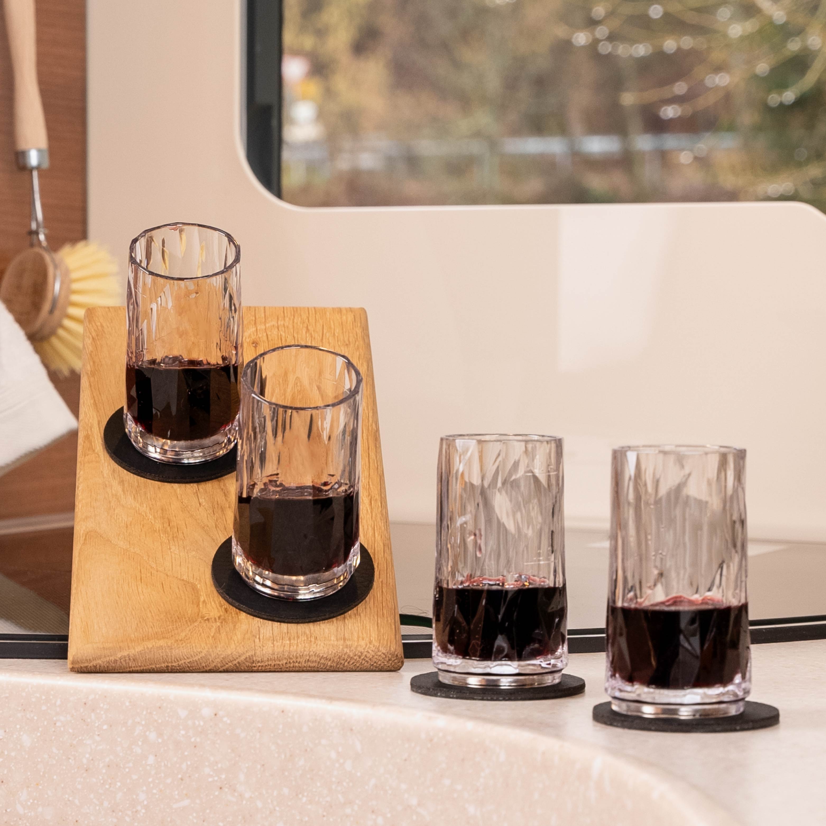 4 Vasos magnéticos de plástico chupito con almohadillas redondas de nano-gel metálico en negro