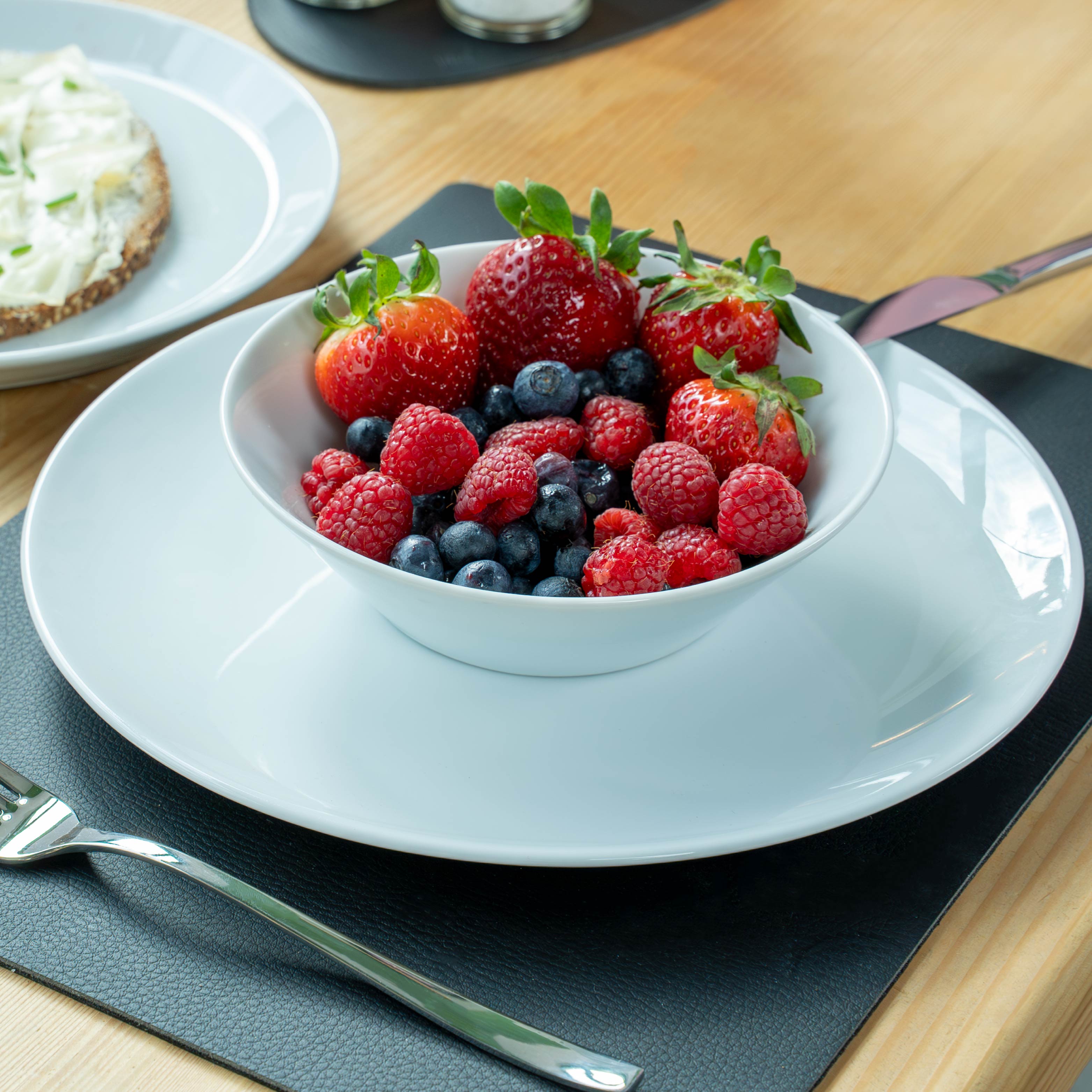 Platos blanco con cuenco