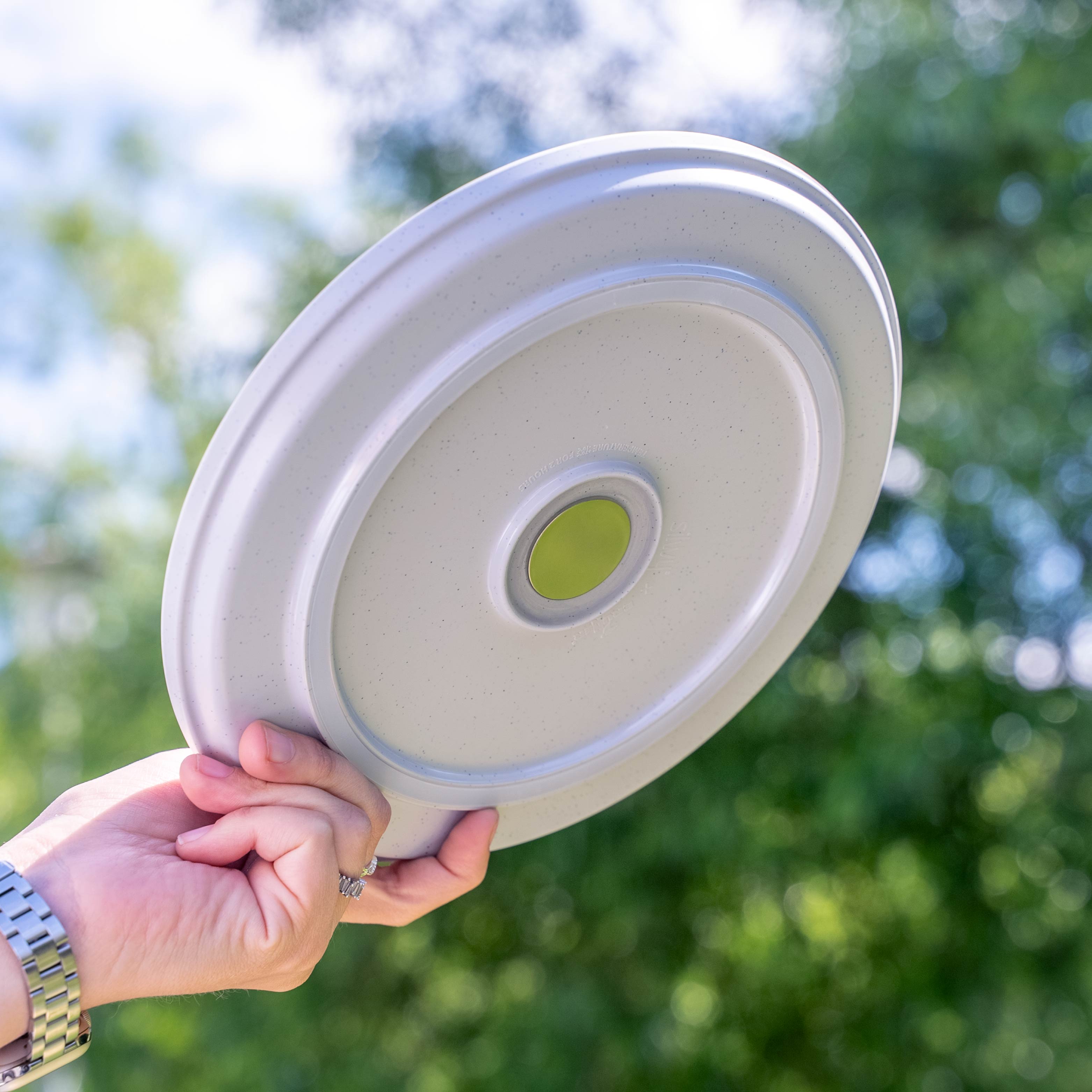 Platos de plástico magnéticos white desde abajo