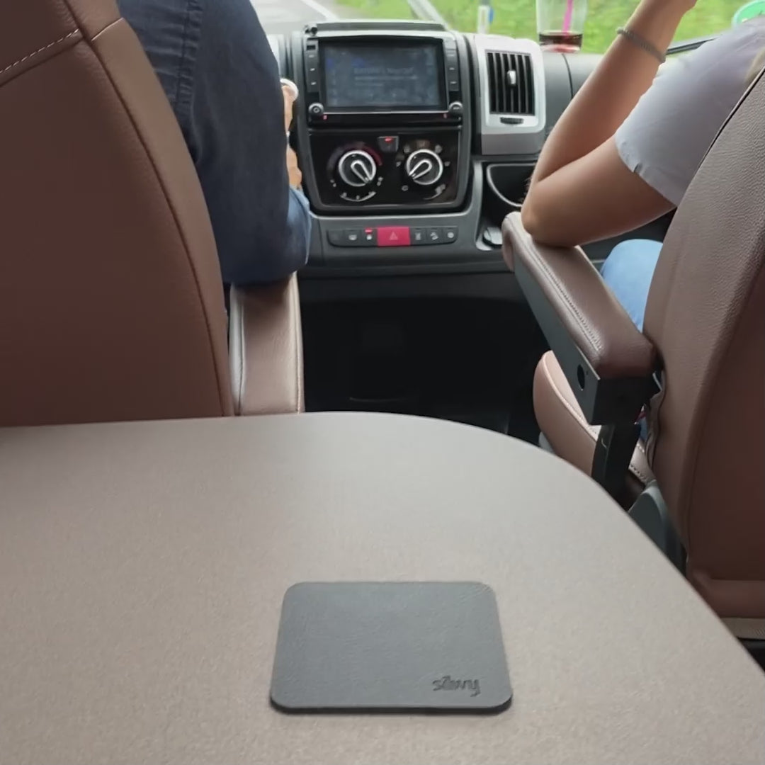 Vaso largo de plástico en la autocaravana
