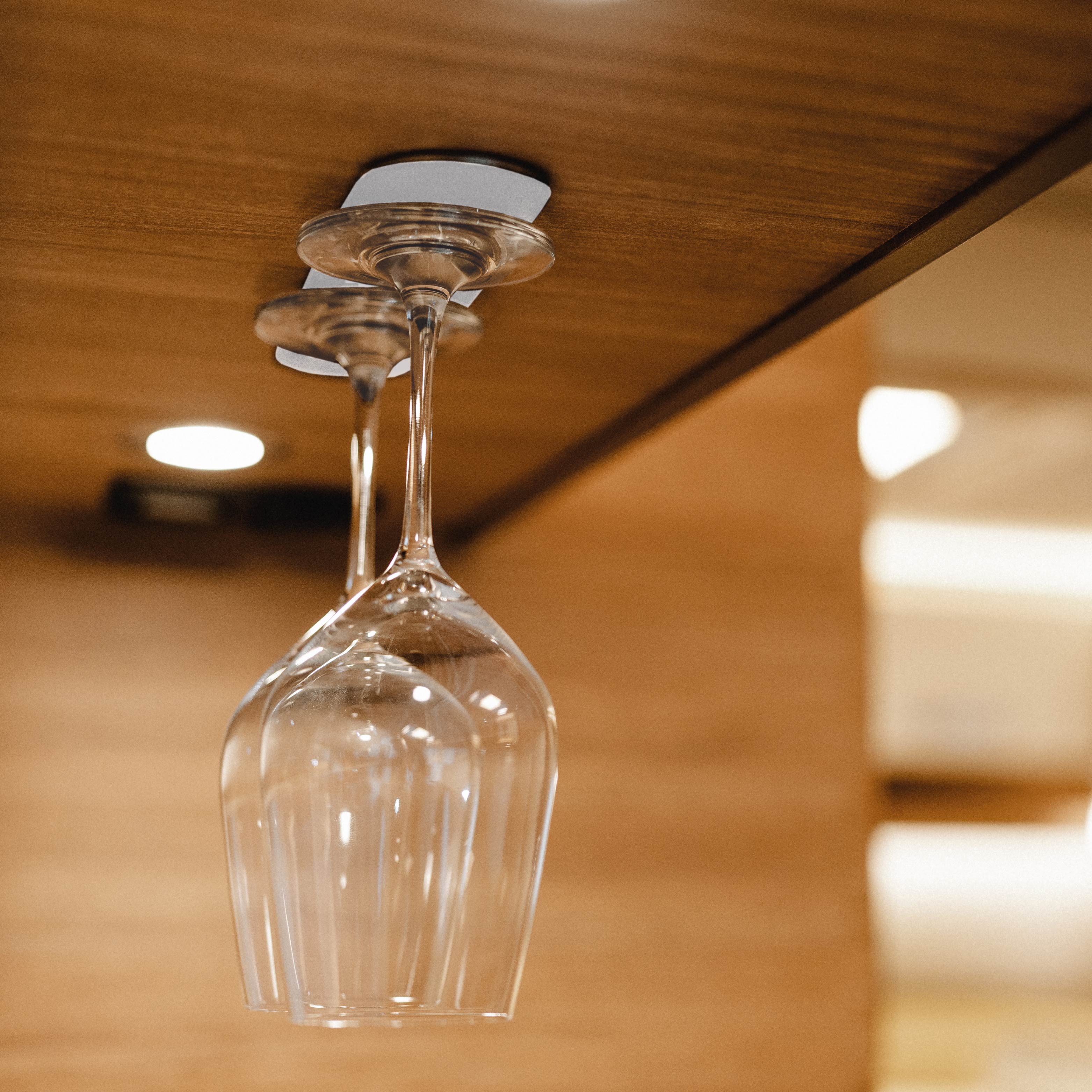 Vasos magnéticos de cristal colgantes y Tira metálica blanca