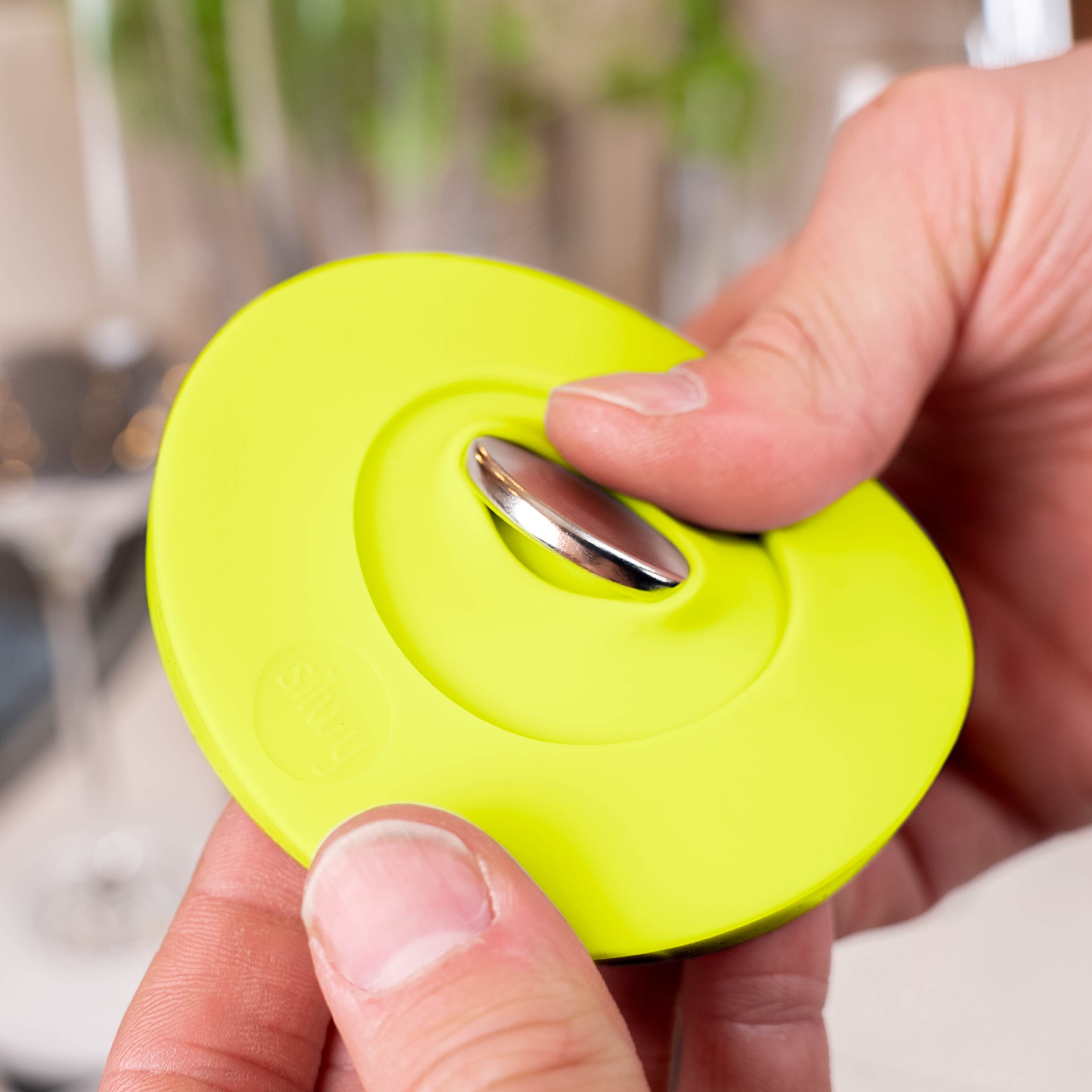 Adaptateur magnétique pour verres à pied jaune