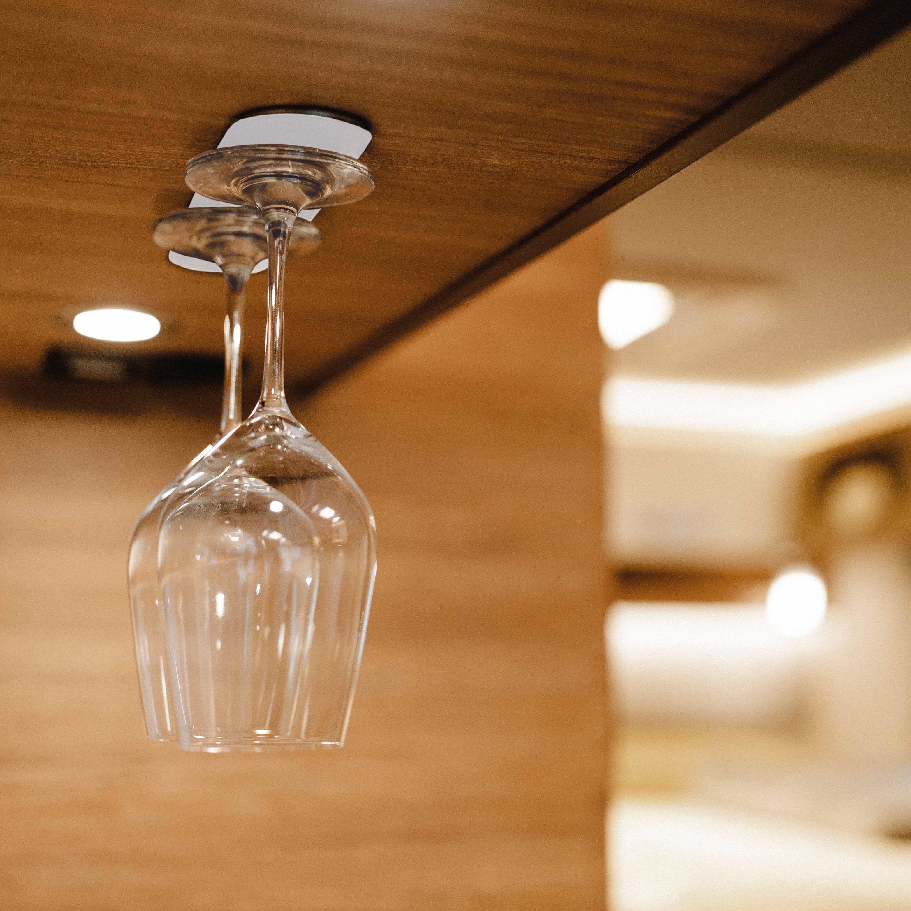 Verres à vin magnétiques À l'envers à baguette