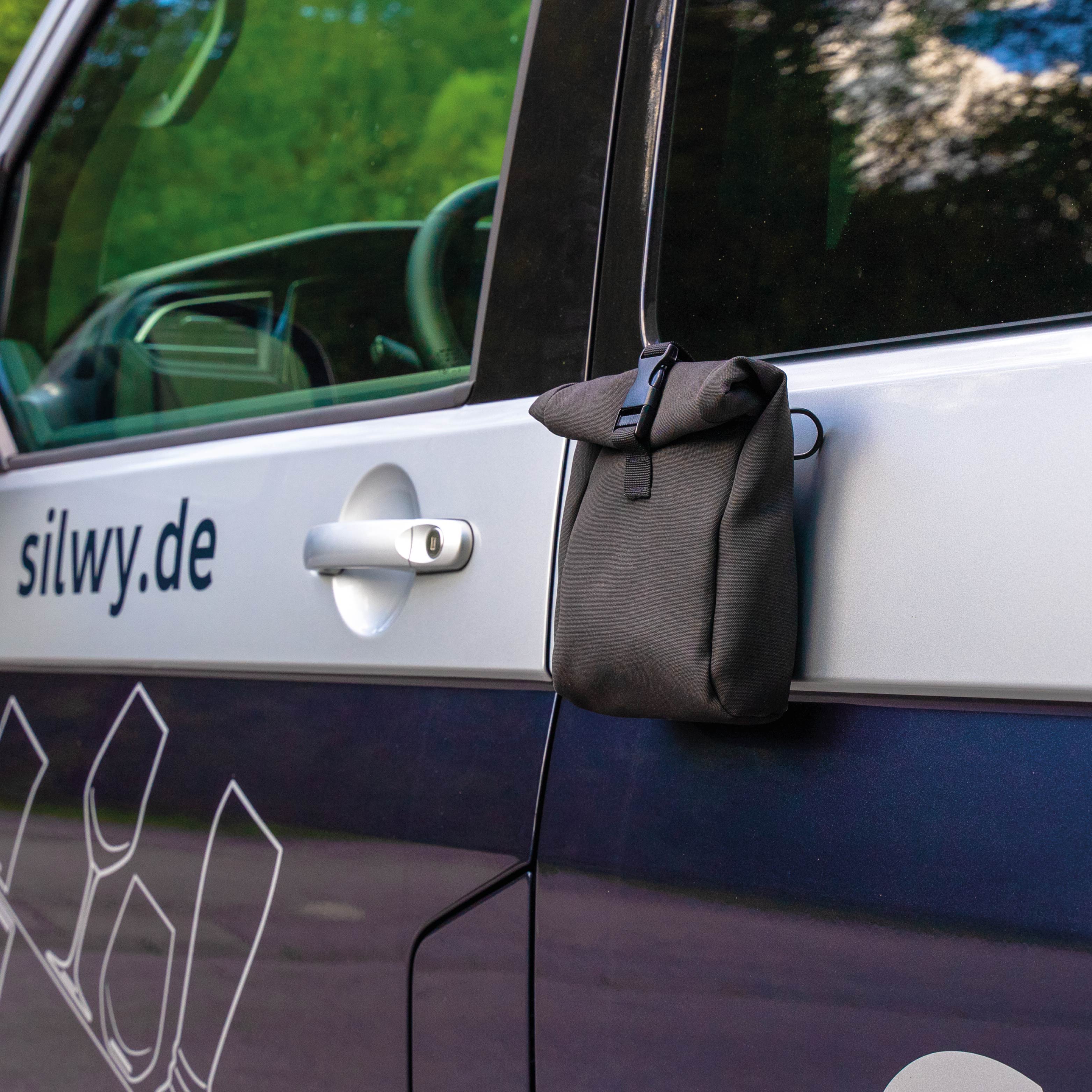 Sac Magnétique fixé par une Carrosserie métallique
