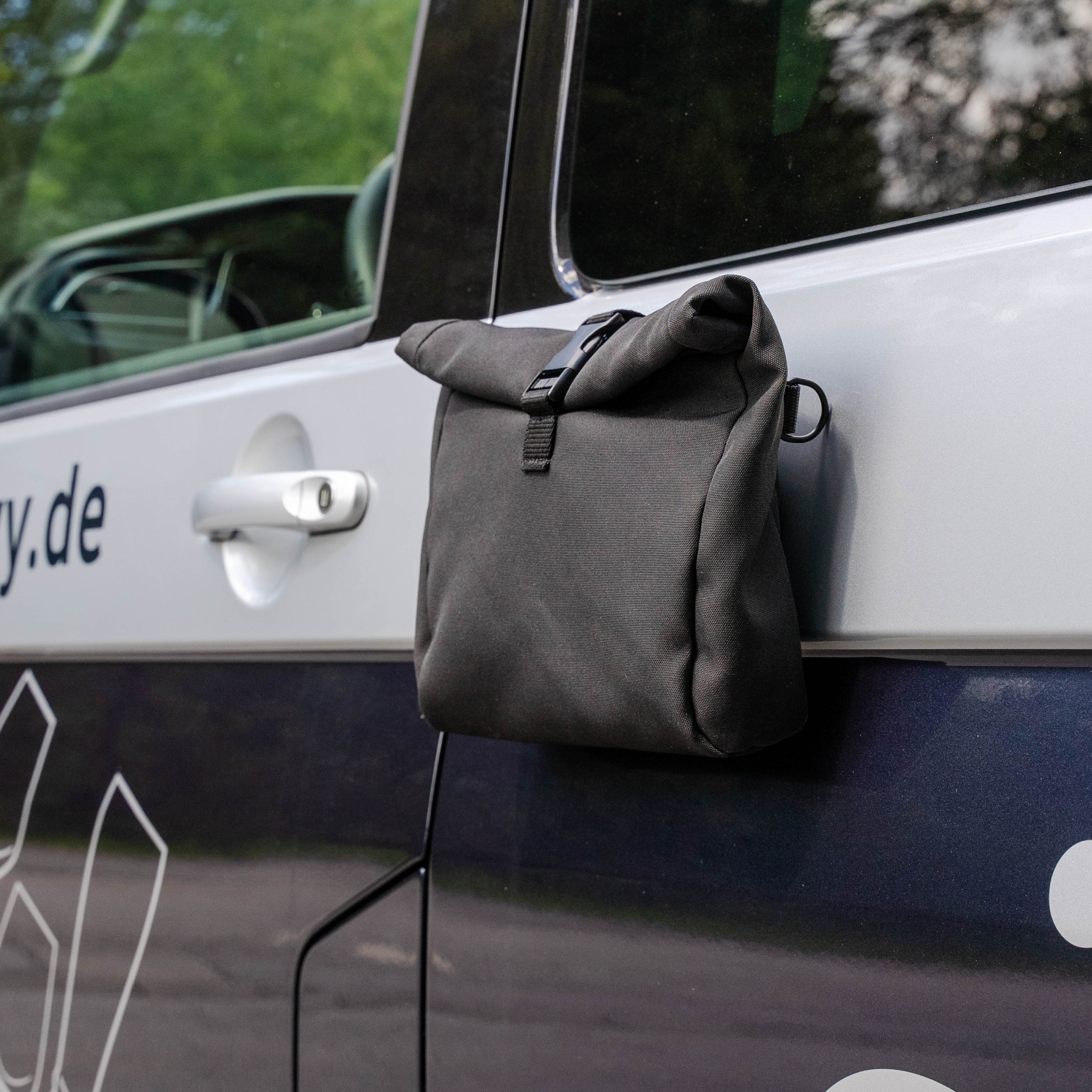Sac Magnétique fixé par une Carrosserie métallique