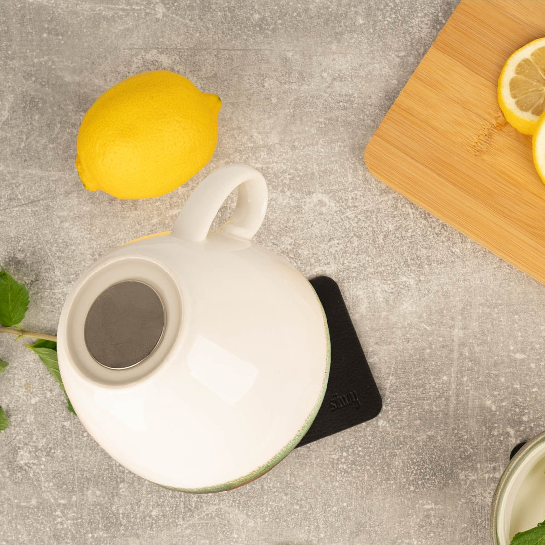 Gros plan sur l'aimant intégré à la tasse