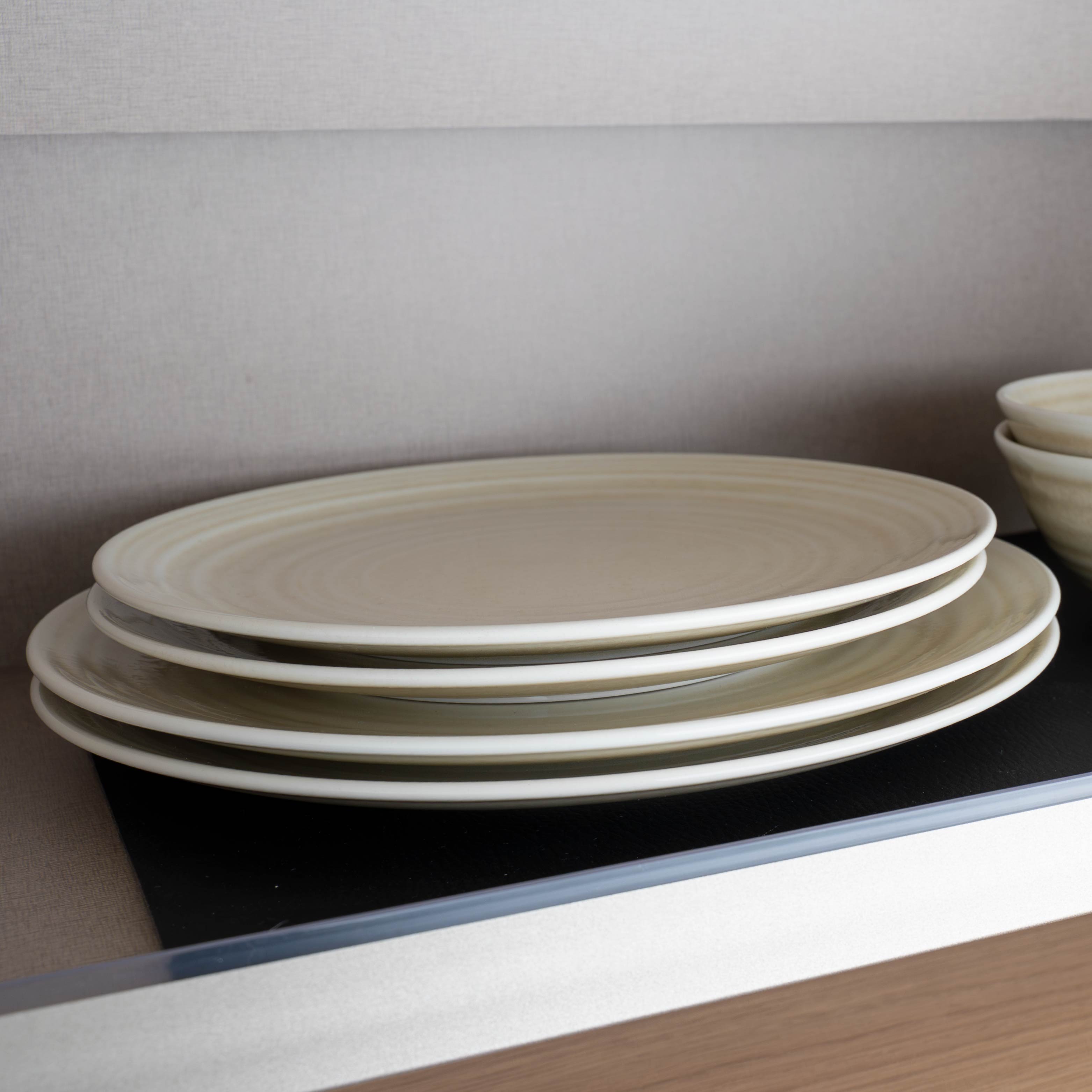 Assiette magnétique en porcelaine_23cm sand sur tapis