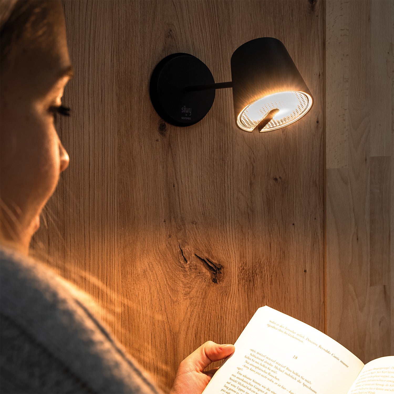 Luce fissata al cuscinetto 3M sulla parete: perfetta come luce da lettura