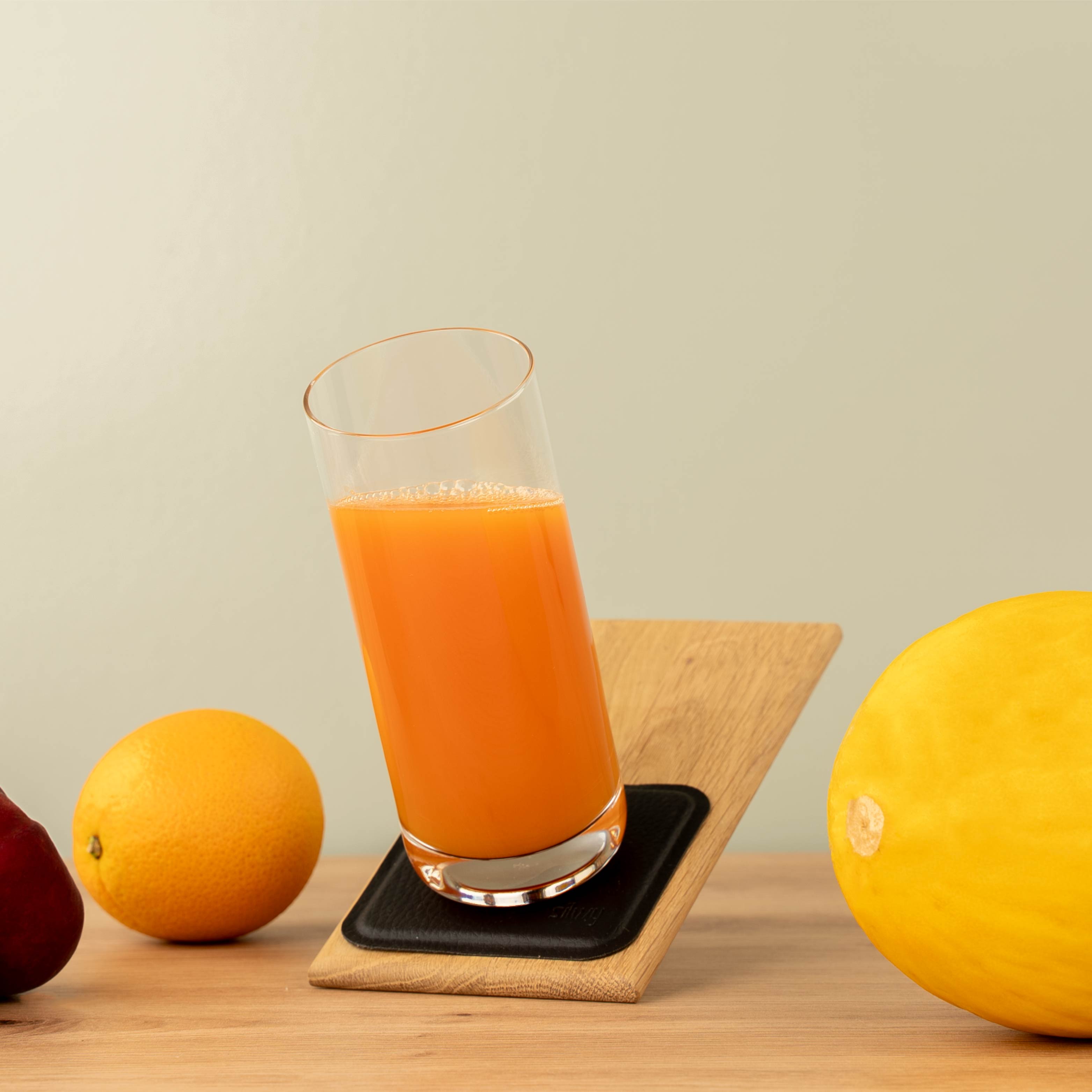 Bicchieri di cristallo magnetici Longdrink slim posizionati su cuscinetti ad angolo
