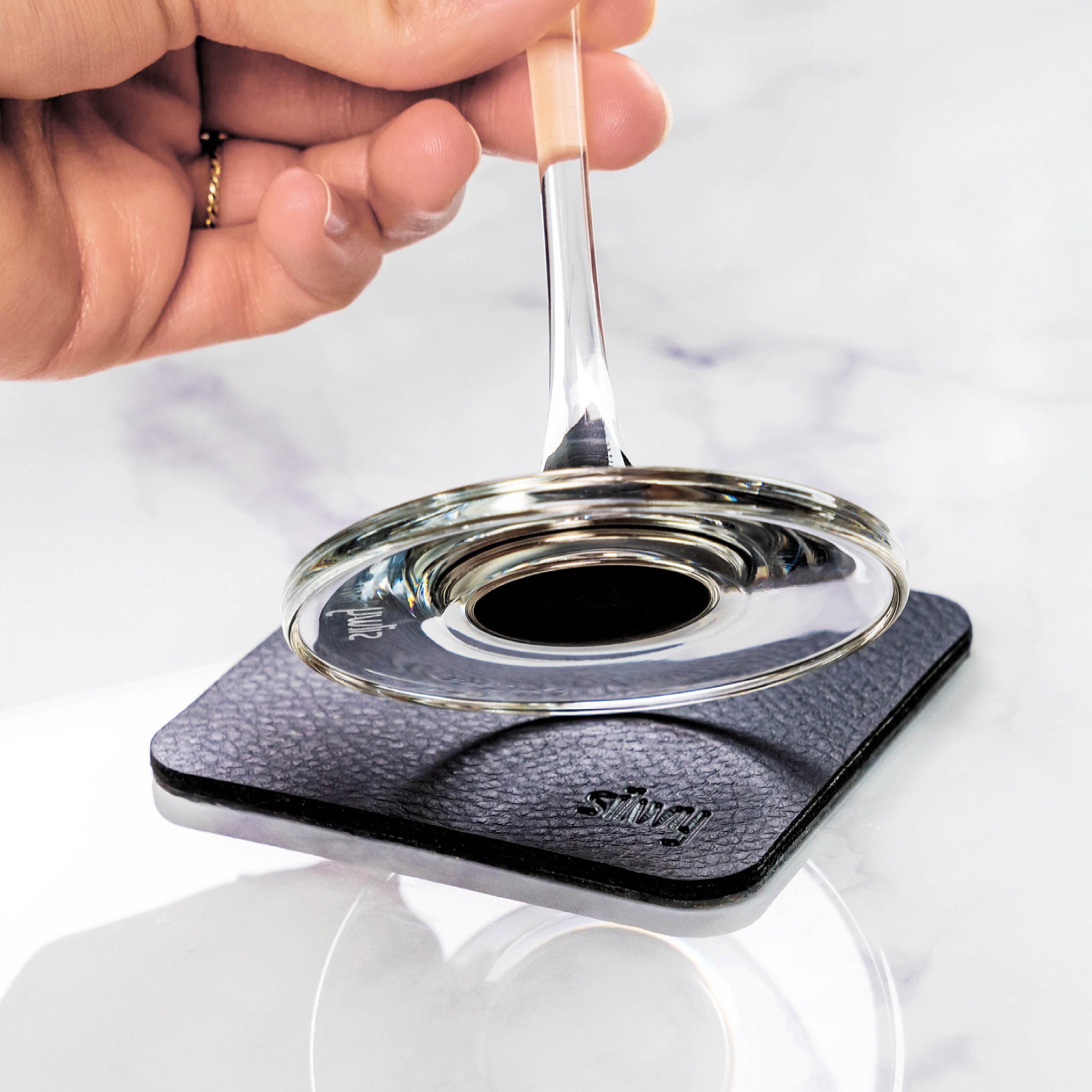 Cristallo magnetico con magnete integrato nella base e cuscinetto quadrato nero