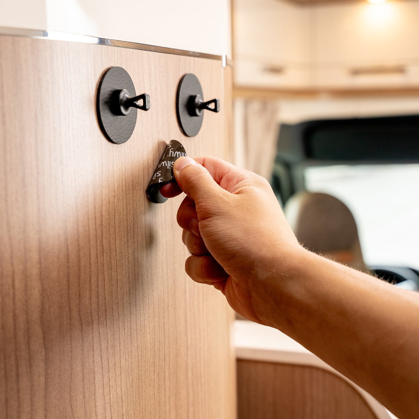 I perni magnetici sono fissati con il pad - il pad può essere rimosso