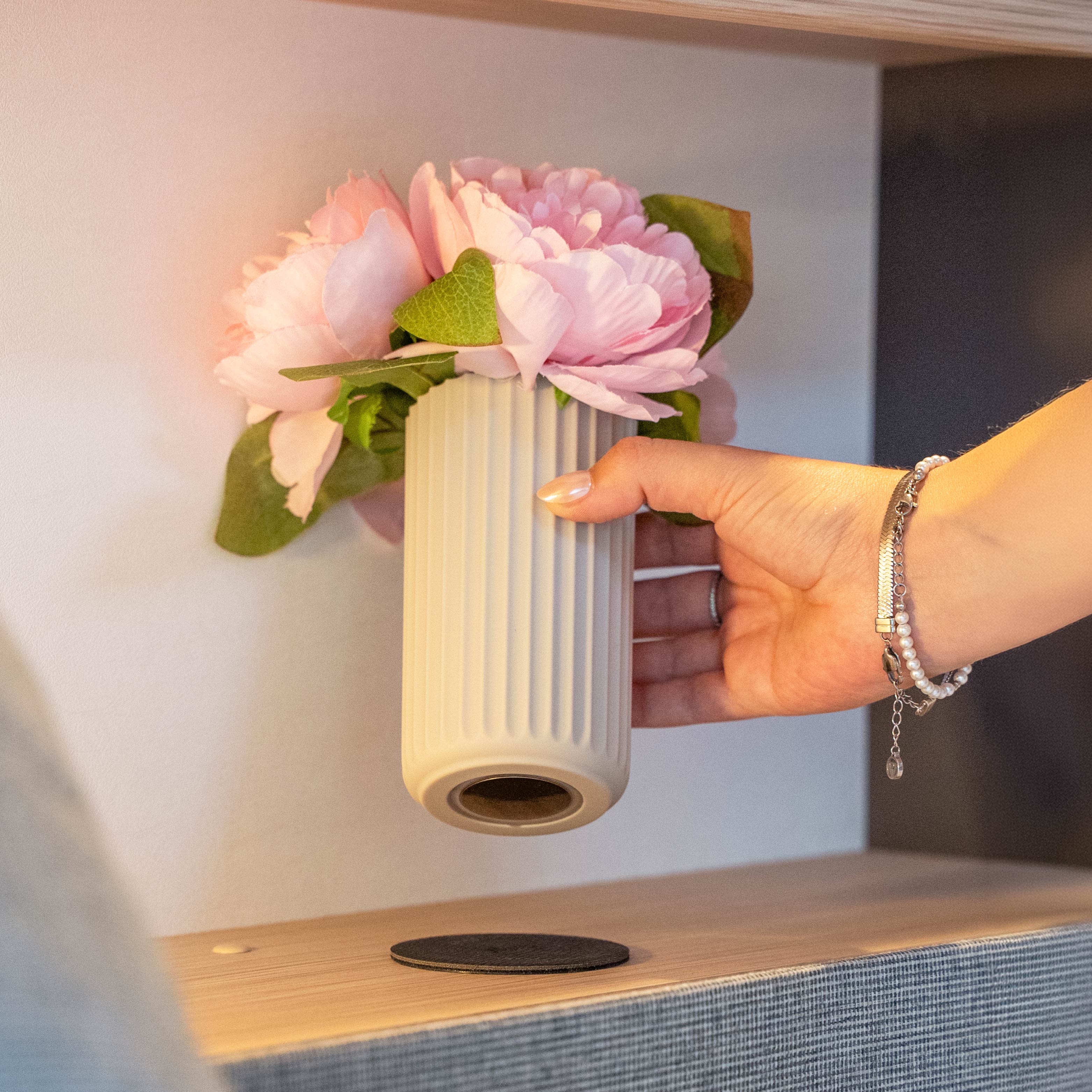 Dispenser di sapone magnetico e bicchiere magnetico per spazzolino da denti con cuscinetti inclusi