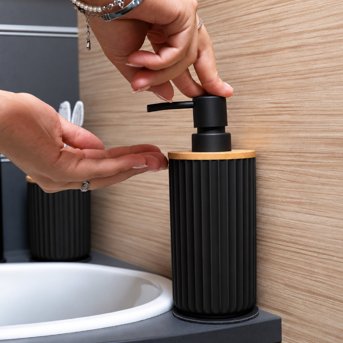 Magnetic soap dispenser and magnetic toothbrush cup BLACK incl. pads