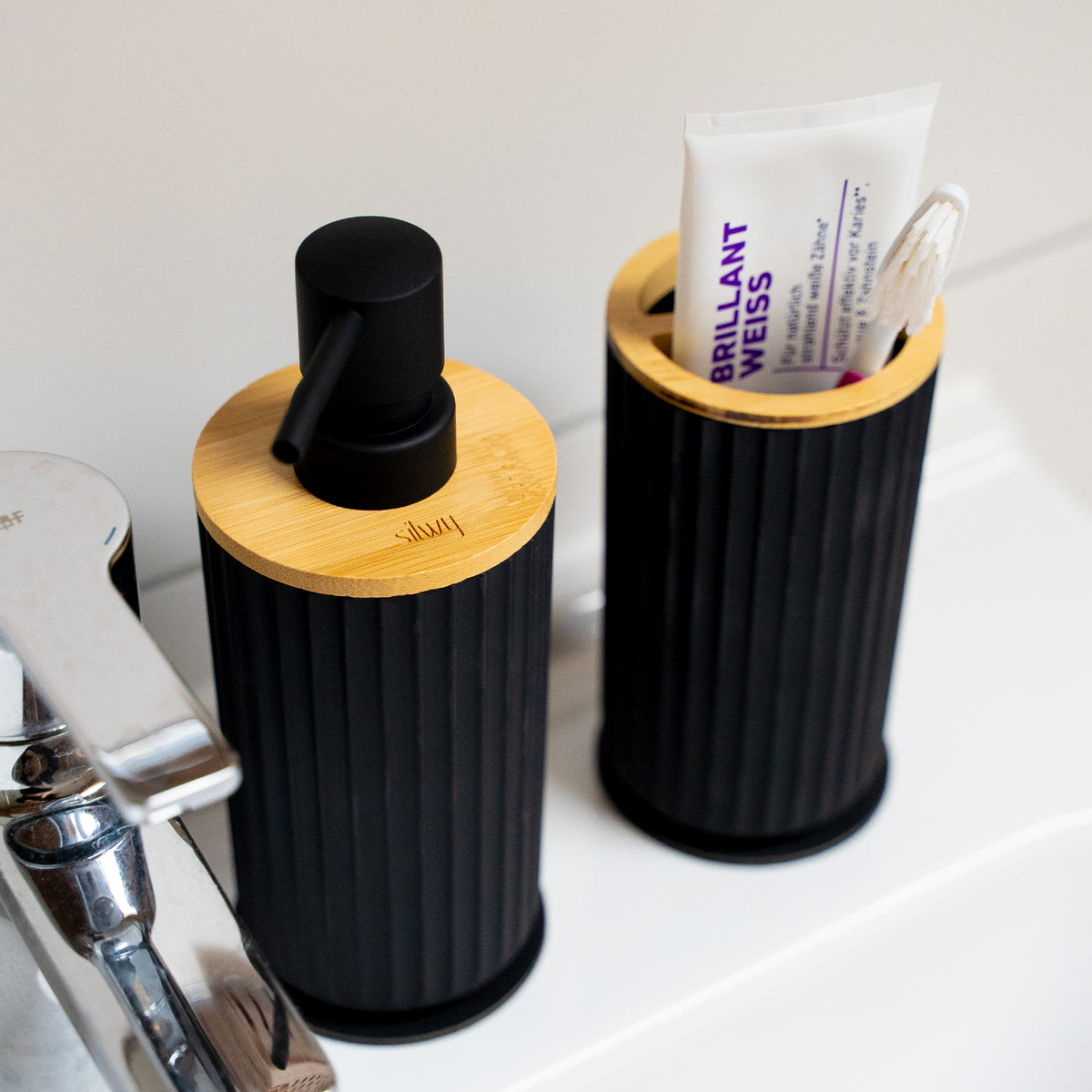 Magnetic soap dispenser and magnetic toothbrush cup BLACK incl. pads