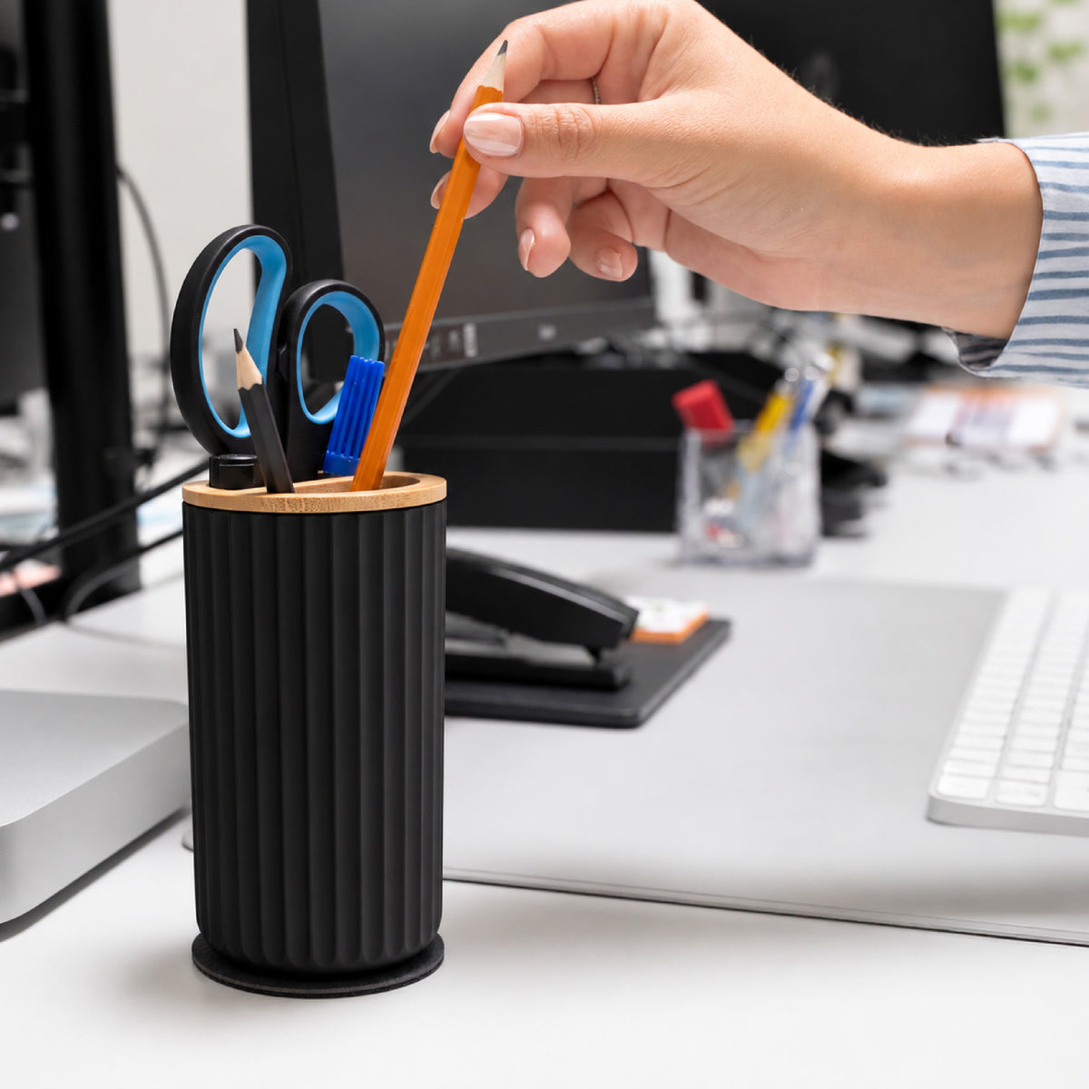 Magnetic soap dispenser and magnetic toothbrush cup BLACK incl. pads