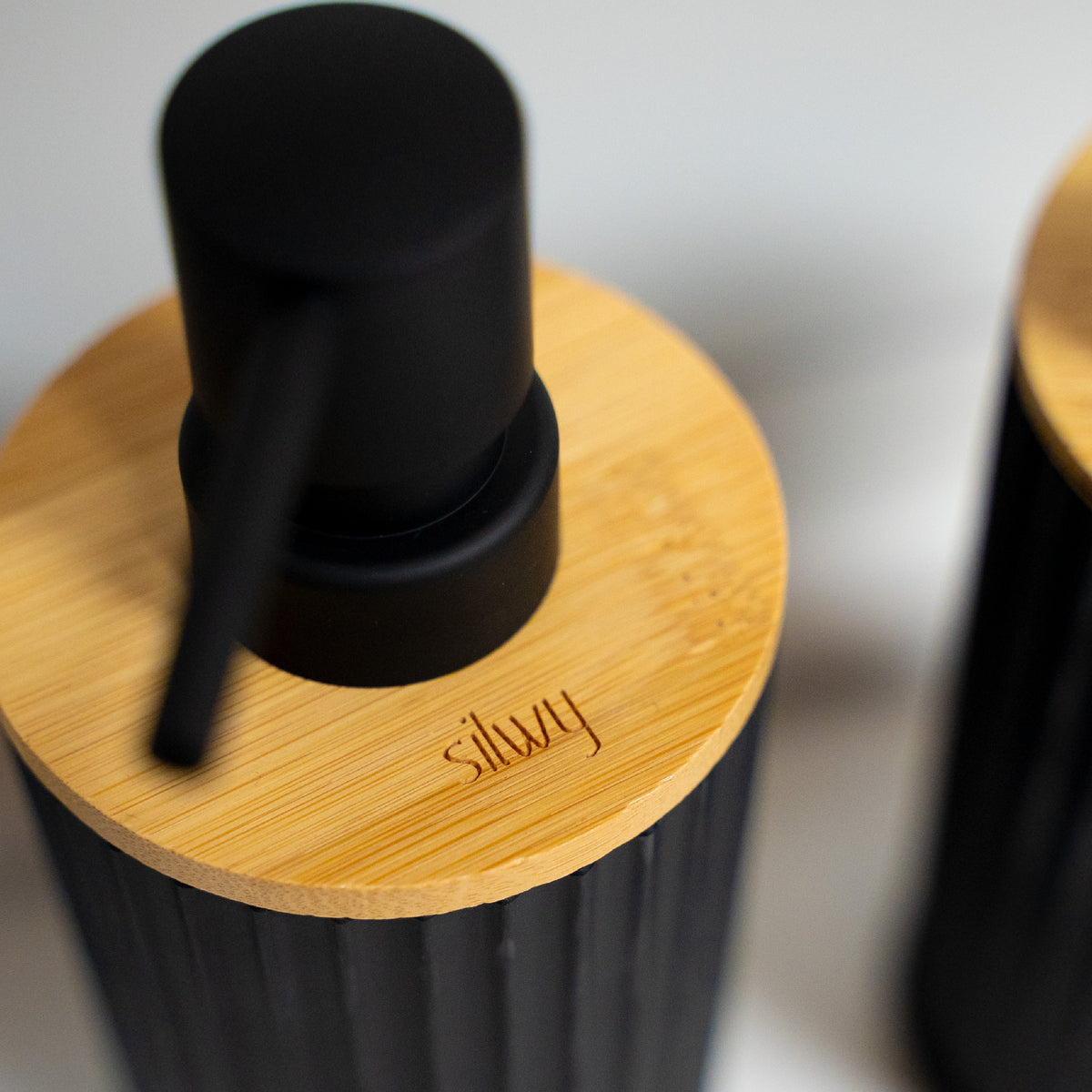 Magnetic soap dispenser and magnetic toothbrush cup BLACK incl. pads