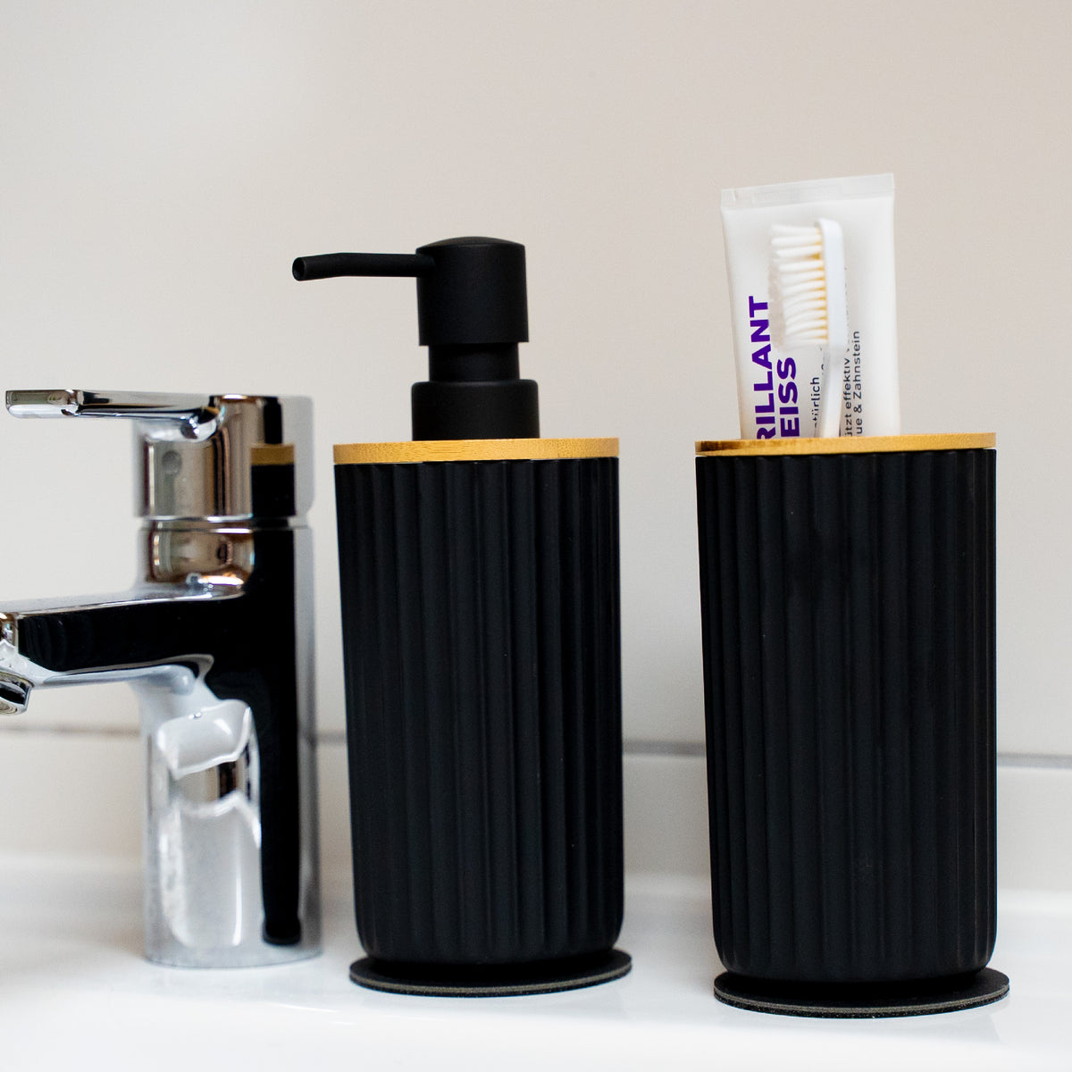 Magnetic soap dispenser and magnetic toothbrush cup BLACK incl. pads