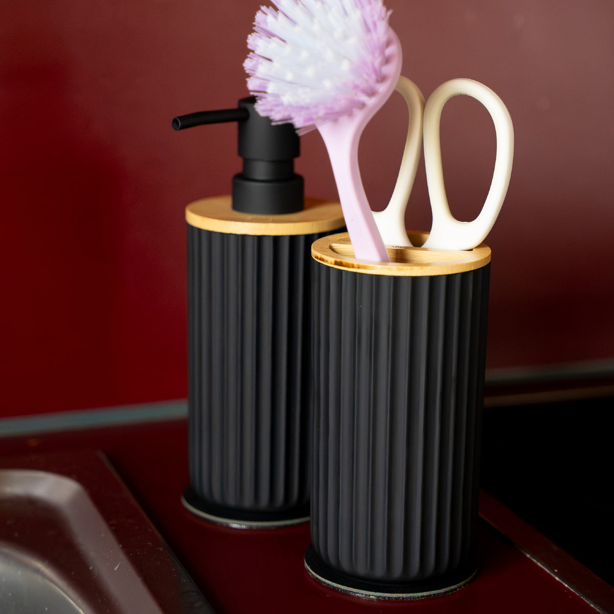 Magnetic soap dispenser and magnetic toothbrush cup BLACK incl. pads
