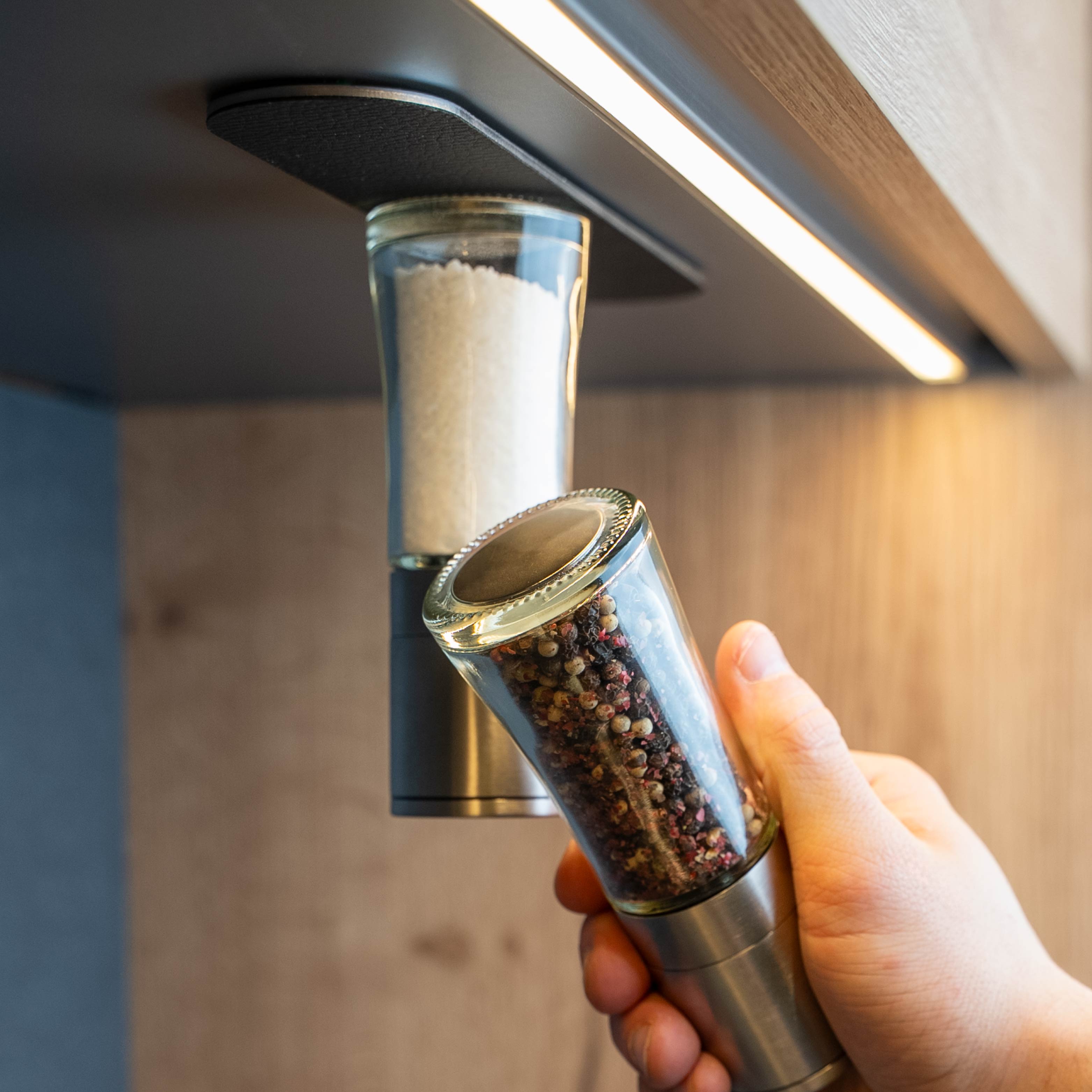 Magnet-Gewürzmühlen inkl. Leiste