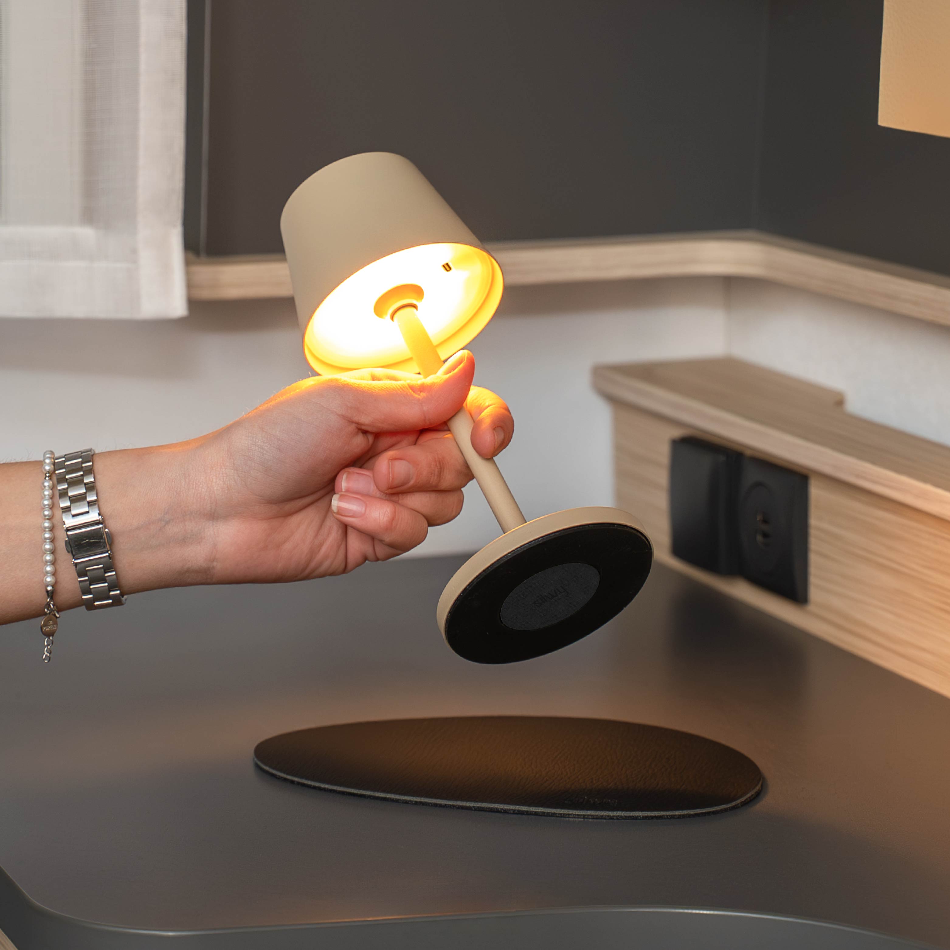 Magnet Light S SAND including Placemat