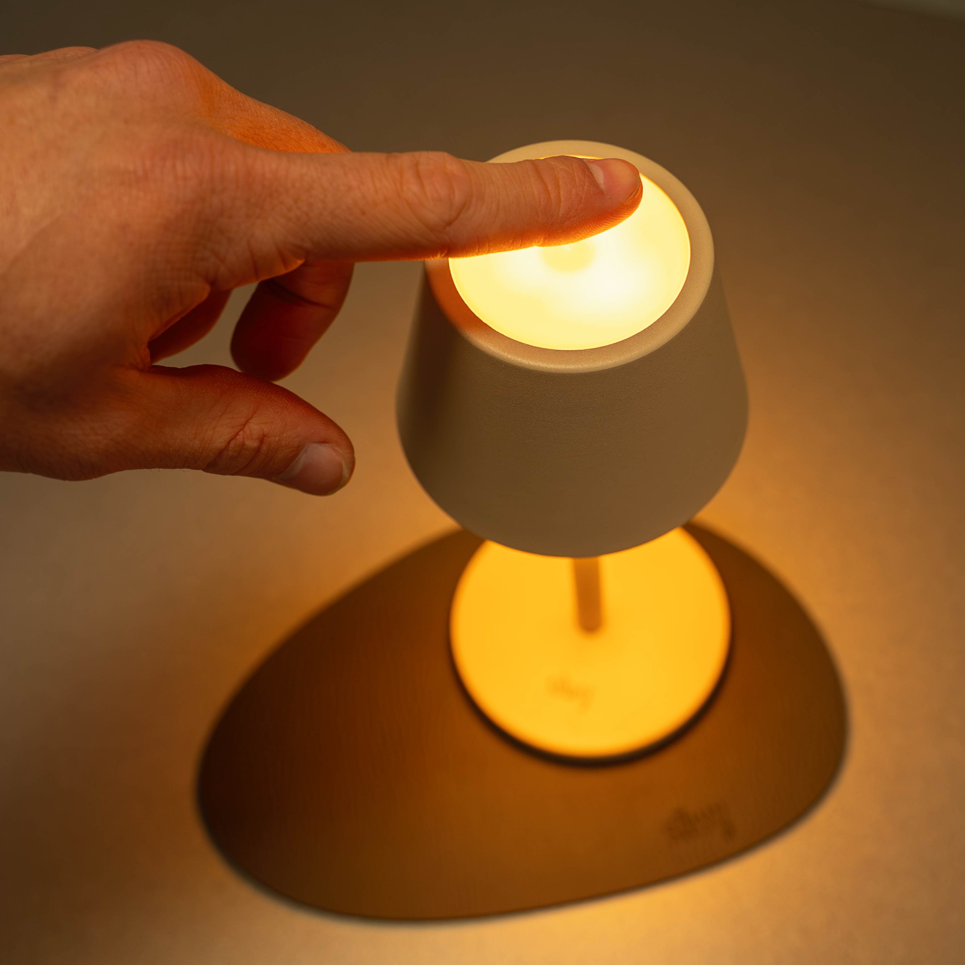Magnet Light S SAND including Placemat