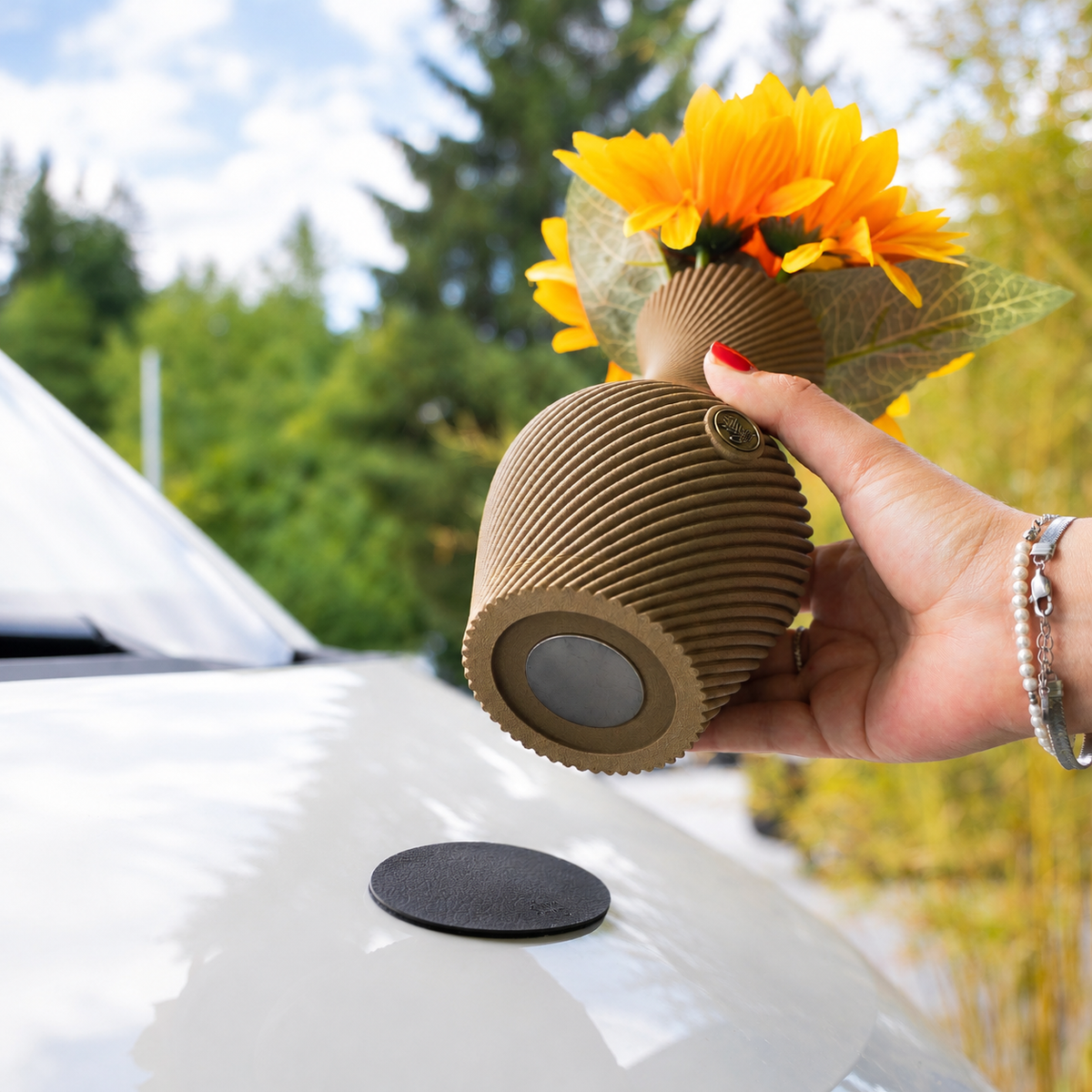 Magnetic Vase FLOW DESERT SAND incl. BLACK pad