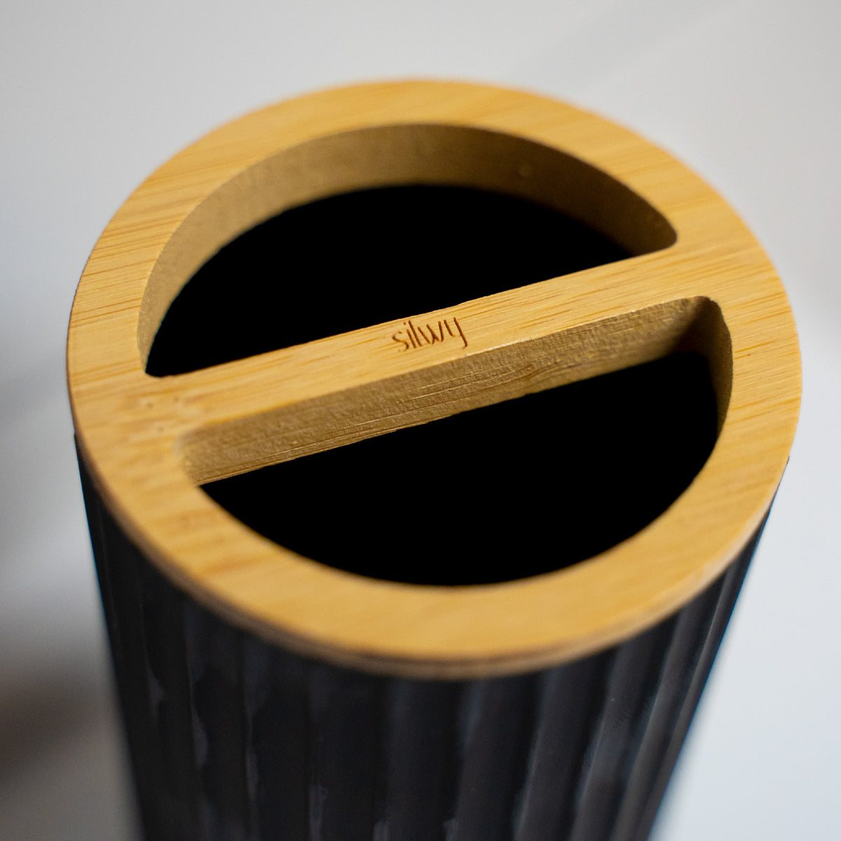 Magnet-Zahnputzbecher BLACK inkl. Pad