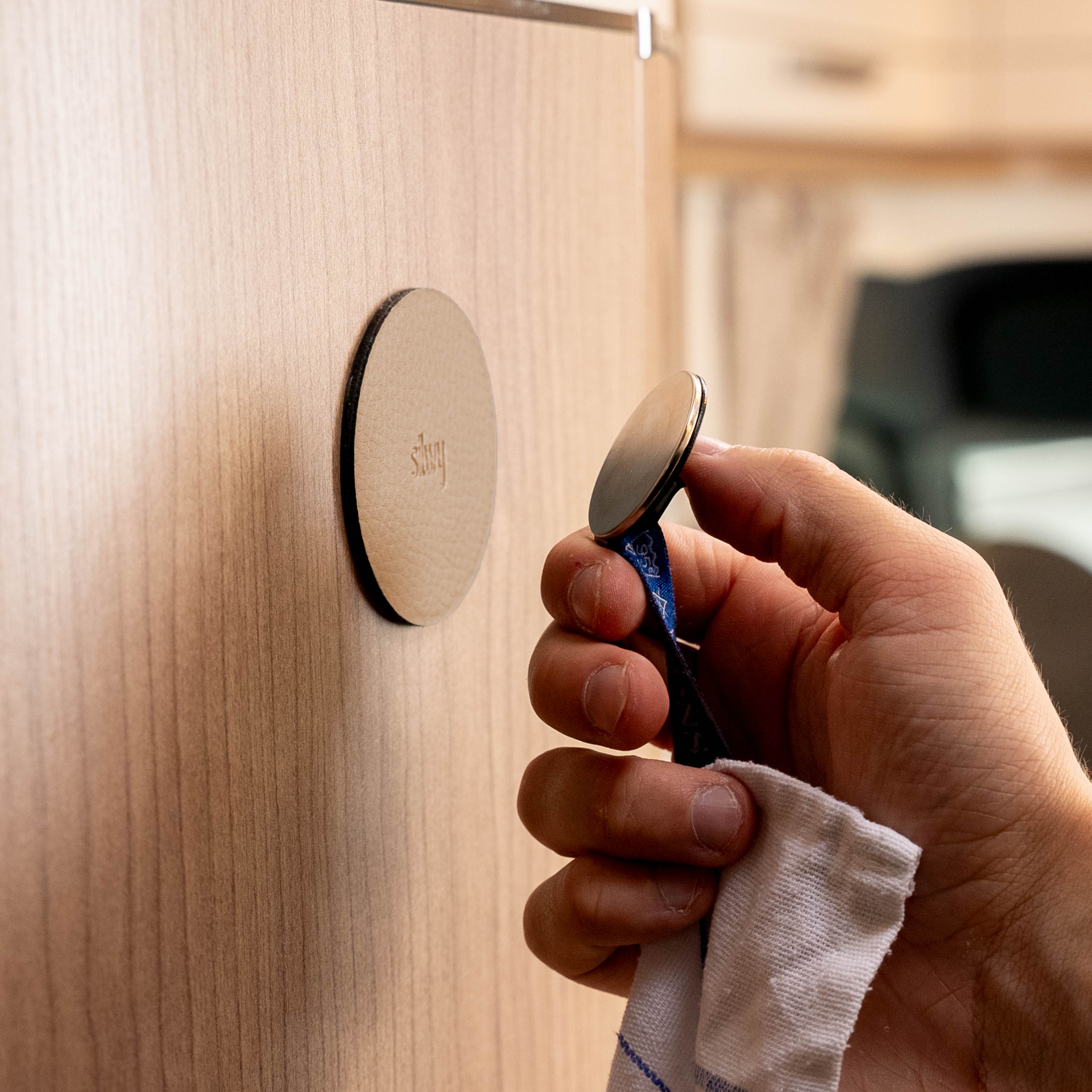 Magnet Hook CLEVER BLACK with Pad BEIGE